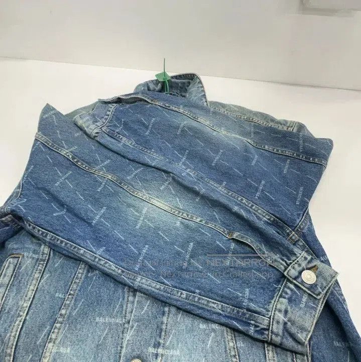 Balenciaga Balenciaga Pocket Denim Jacket for Men. Size US L / EU 52-54 / 3 - 5 Thumbnail