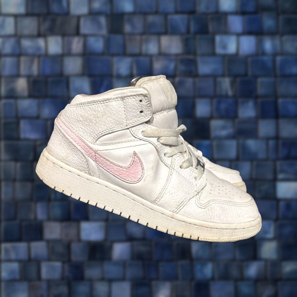 Jordan Brand Nike Air Jordan 1 Mid White Pink Trainers Women Size 5Y 554725-130 Sneaker Leather White Size US 5 / IT 35 - 1 Thumbnail