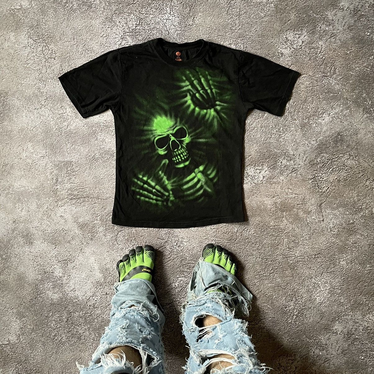 Vintage Vintage Y2K Graphic Tee Skull Neon Green Grunge Thrashed L Size L / US 10 / IT 46 - 1 Thumbnail
