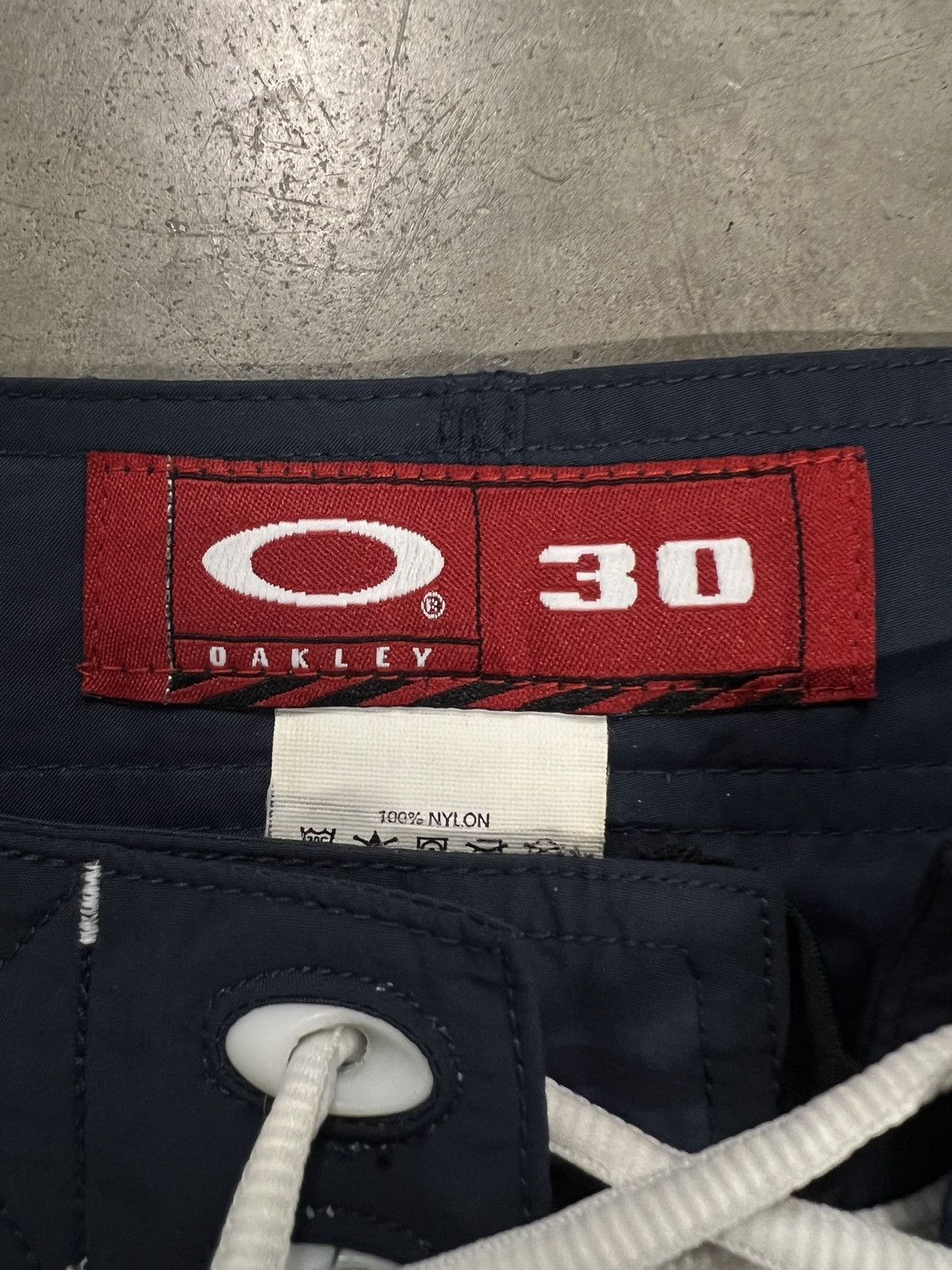 Oakley 00s Vintage Oakley Board Shorts Size US 30 / EU 46 - 6 Thumbnail