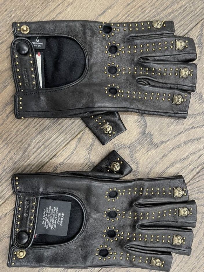 image of Gucci Cruise 2018 Runway Leather Metal Detail Gloves in Black, Men's