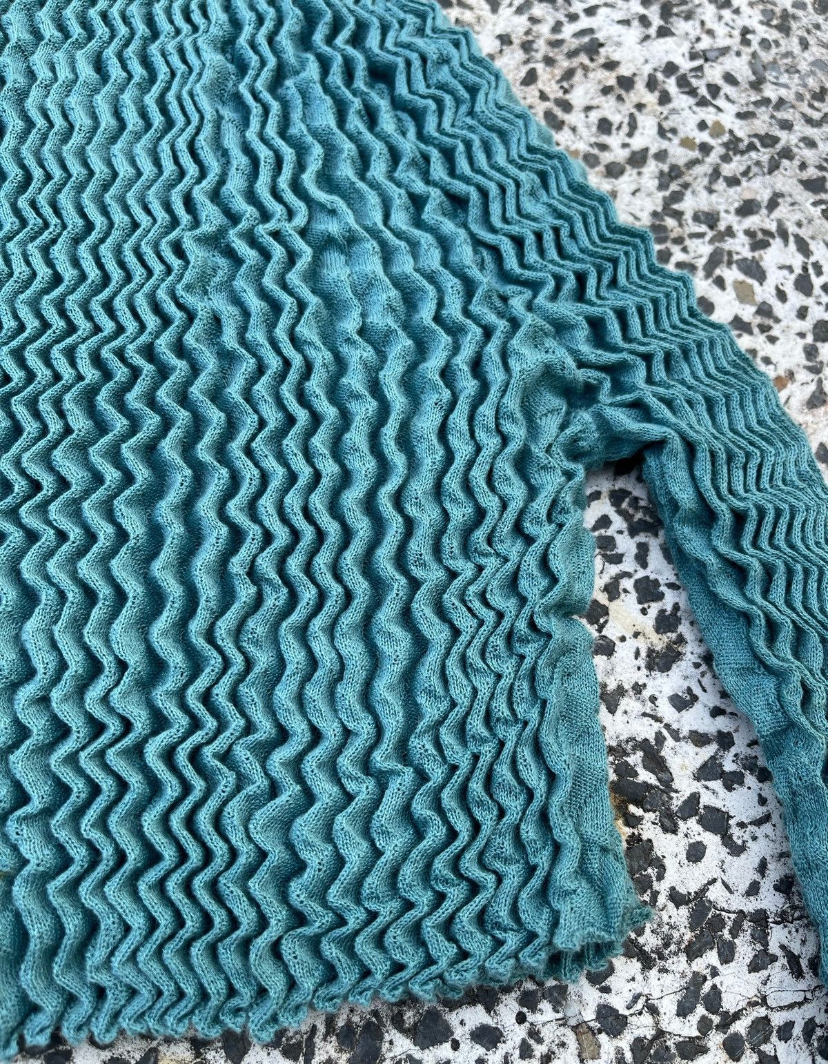 Issey Miyake 🔥S/S 2019 ISSEY MIYAKE PLEATED HEAT-PRESSED STRETCH CROP TOP Size ONE SIZE - 6 Thumbnail