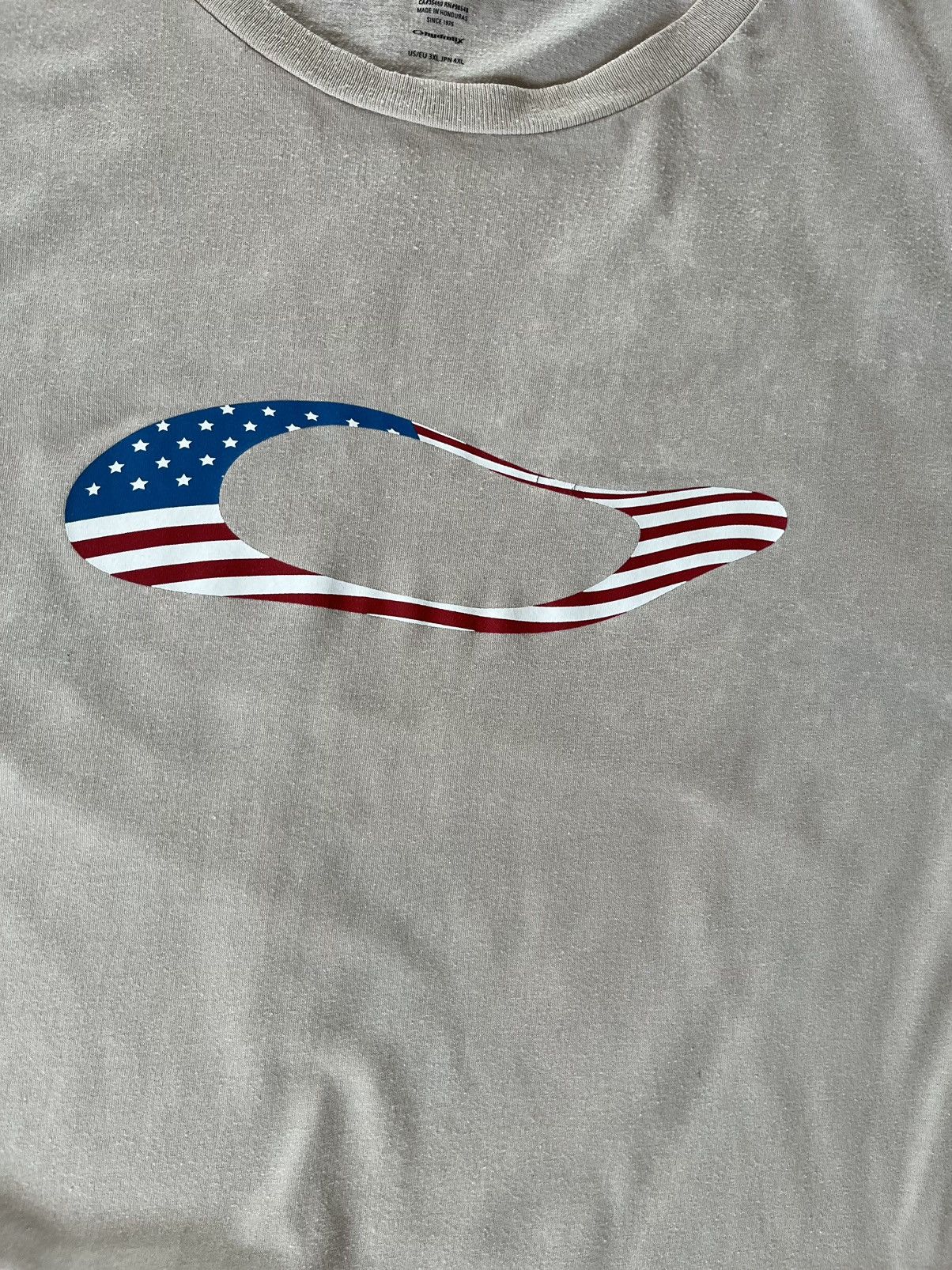 Oakley Crazy Y2K Oakley USA American Flag Vintage t shirt Size US XXL / EU 58 / 5 - 2 Thumbnail