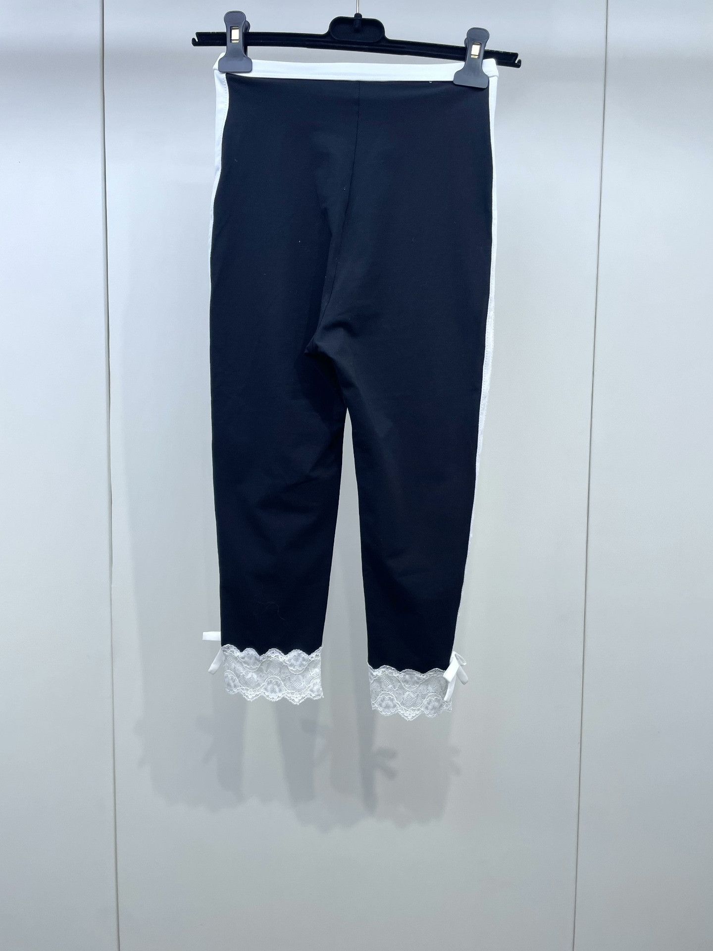 Miu Miu Miu Miu Bow Lace Mid-Length Pants Size 36" / US 14 / IT 50 - 1 Thumbnail