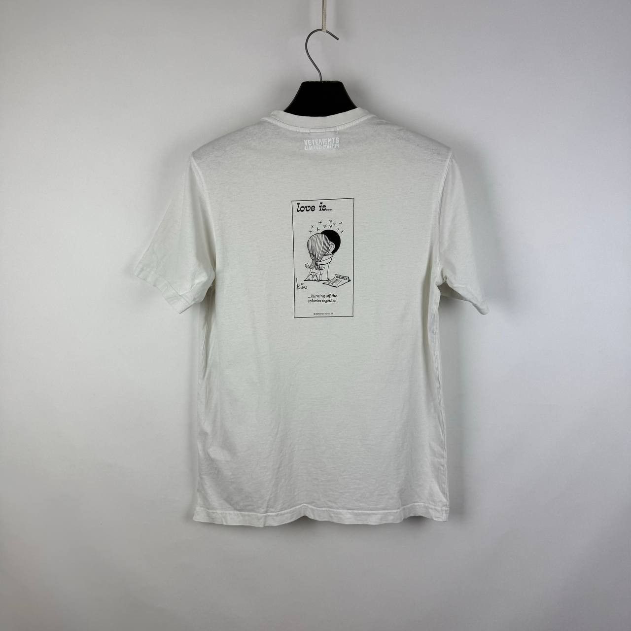Vetements Vetements “love is “ shirt Size US XS / EU 42 / 0 - 6 Thumbnail