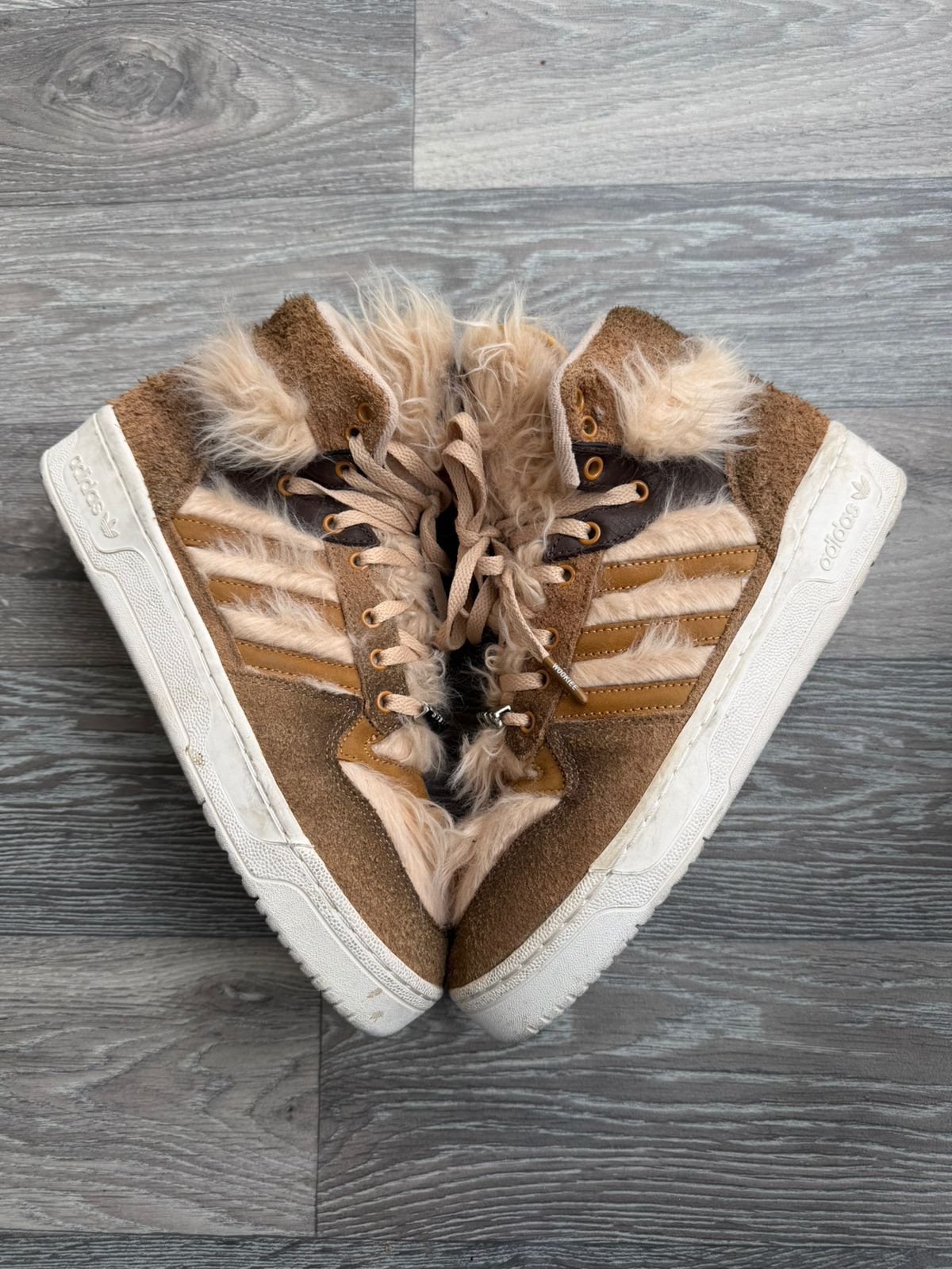 adidas gazelle silver green womens adidas Star Wars x adidas Rivalry Hi Chewbacca FX9290 main image 1