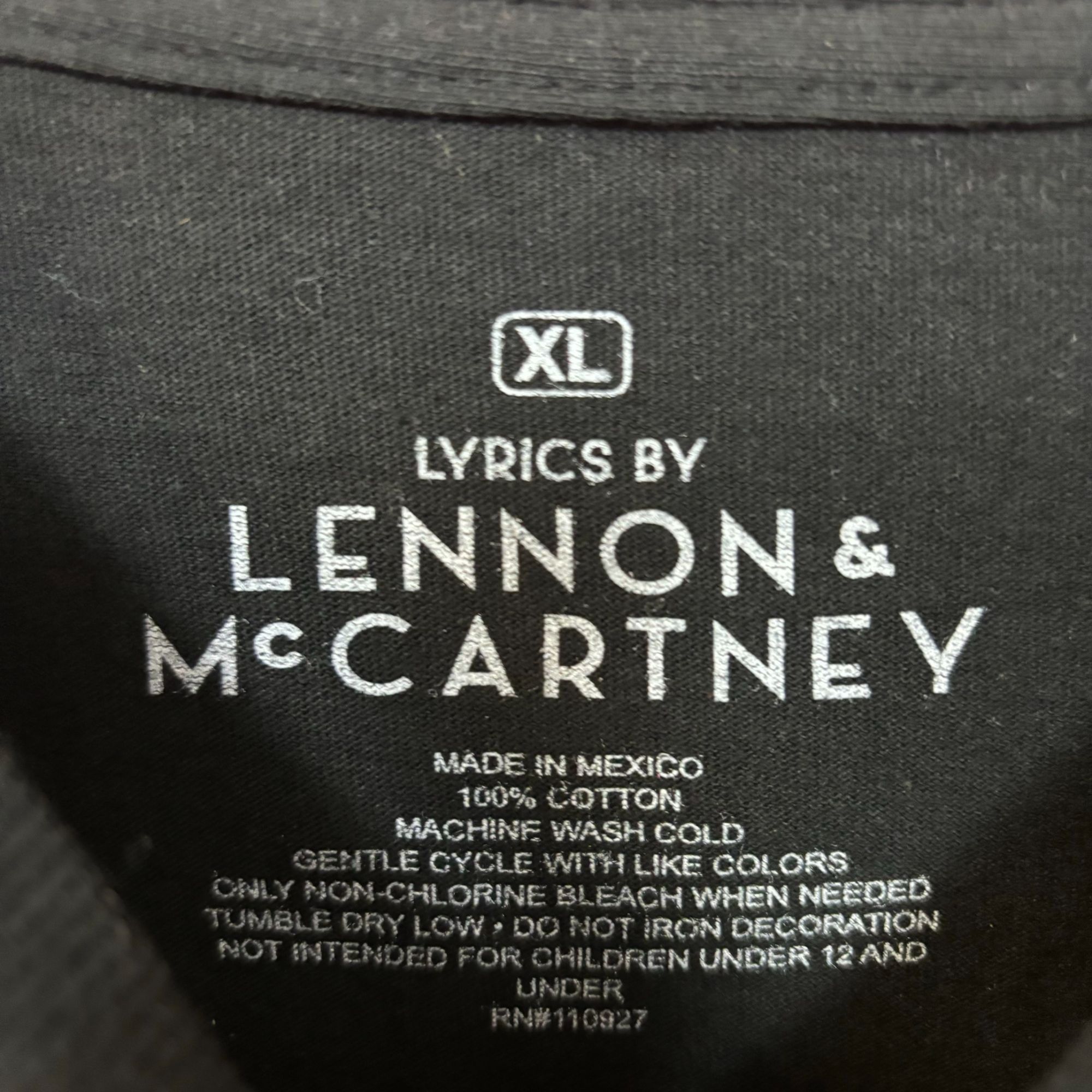 Band Tees The Beatles We All Live in a Yellow Submarine Rock Tee XL Size US XL / EU 56 / 4 - 4 Thumbnail