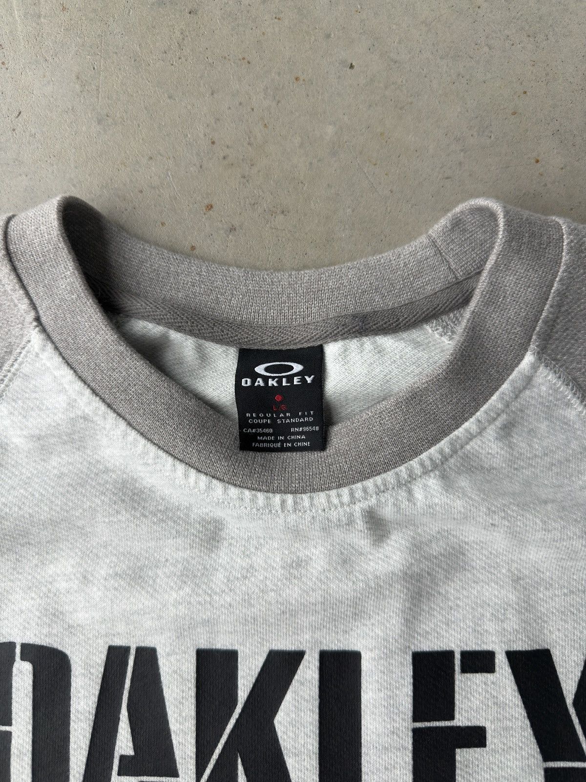 Vintage Oakley Spell Out Two Tone Crewneck Size US L / EU 52-54 / 3 - 4 Thumbnail
