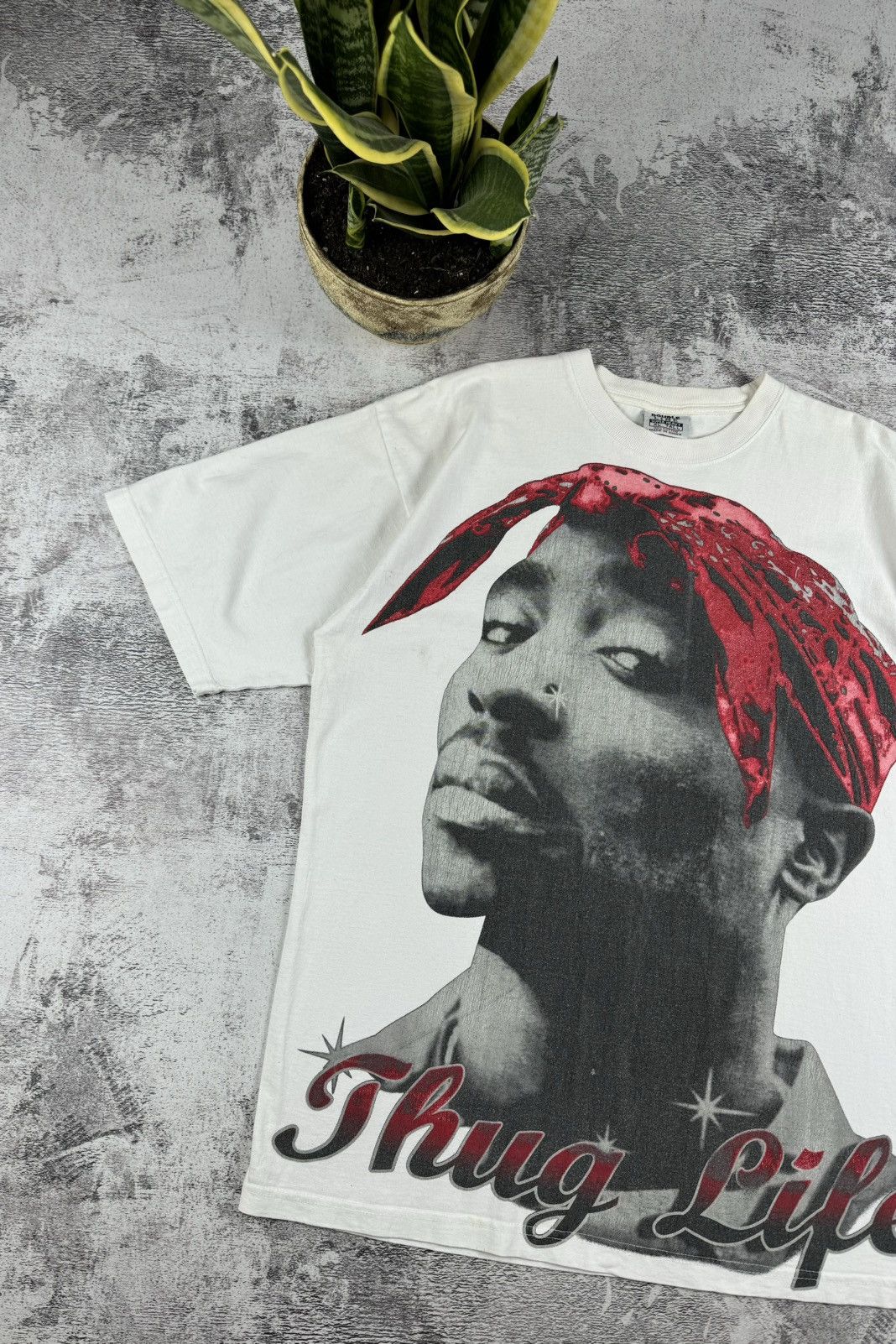 Band Tees 2Pac Shakur Thug Life Big Logo RARE Hip Hop USA T Shirt Size US XL / EU 56 / 4 - 2 Thumbnail