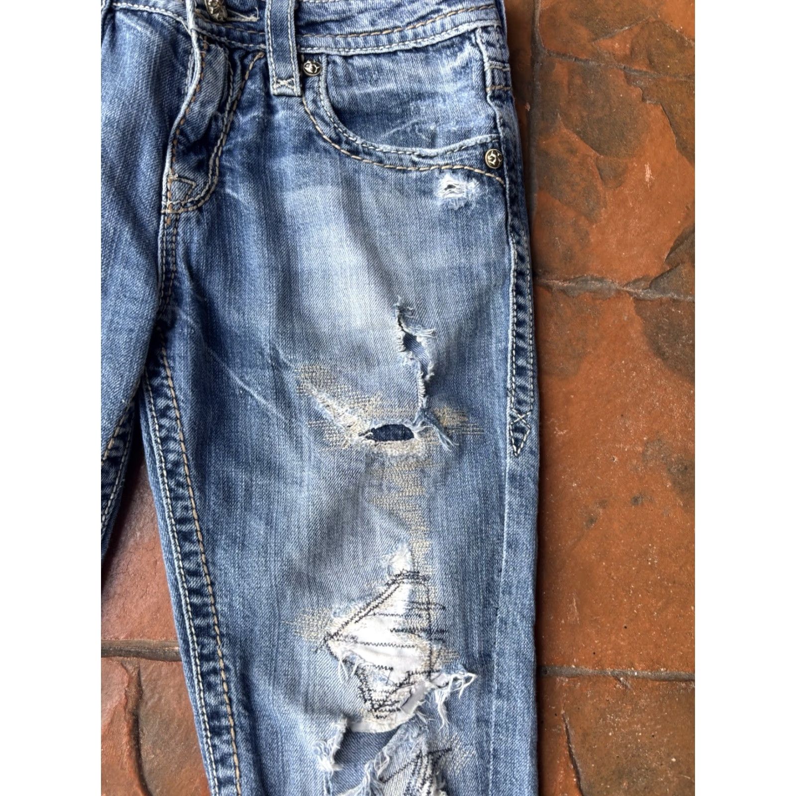 Vintage VINTAGE? (No) Rock Revival Lydia Slim Boyfriend Jeans Women’s 27x24 Distressed Blue Cotton Rock Distressed Jeans Womens 27 Rock Theme 90s? Not needed. Size 27" / US 4 / IT 40 - 5 Thumbnail