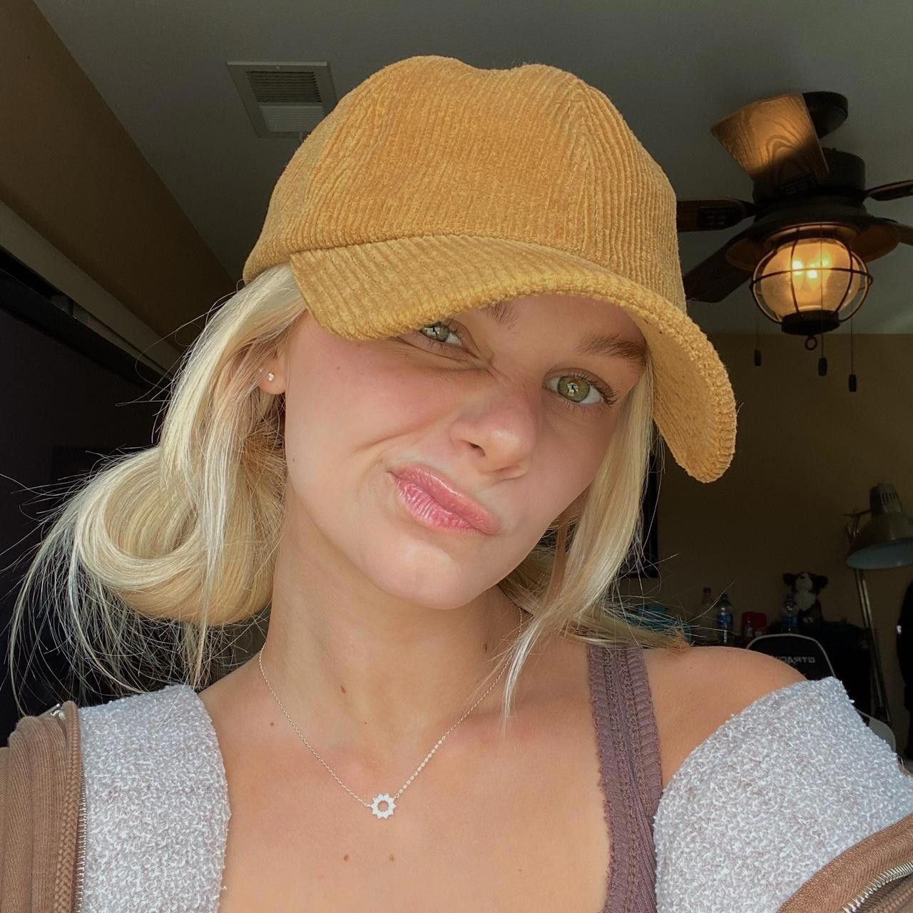 Designer brandy melville brown corduroy hat Size ONE SIZE - 1 Thumbnail