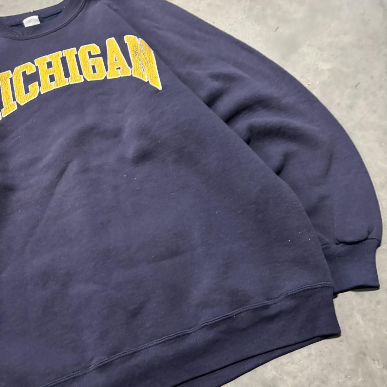 Japanese Brand × Vintage Crazy Vintage 90s Faded Navy Blue Michigan Spellout College Essential Crewneck! Size US L / EU 52-54 / 3 - 4 Thumbnail