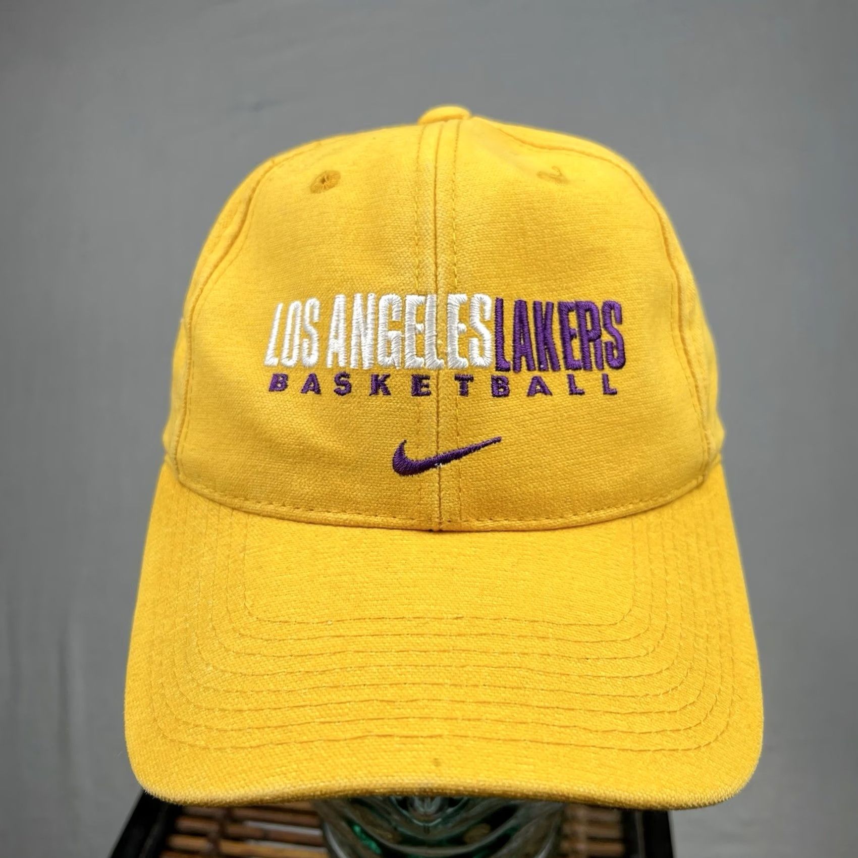 Nike VINTAGE Nike Los Angeles Lakers Hat Cap Men Adjustable Baseball Cap Yellow Swoosh NBA City Retro Sports, Big Logo Mens Size ONE SIZE - 2 Thumbnail