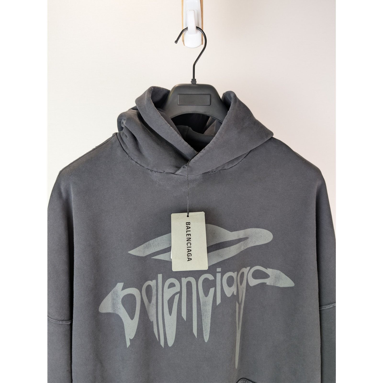 Balenciaga o1rshd1 Wavy Logo Large Fit Hoodie in Faded Wash Black Size US M / EU 48-50 / 2 - 7 Thumbnail
