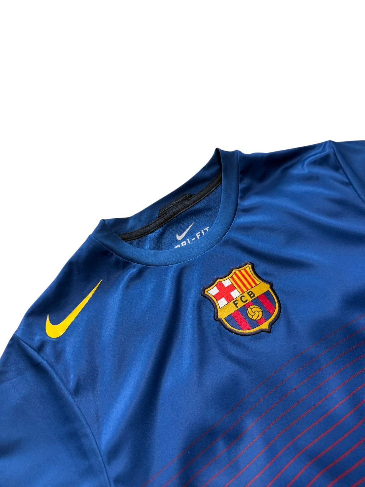 Other FC Barcelona pregame/training jersey Size US M / EU 48-50 / 2 - 2 Thumbnail