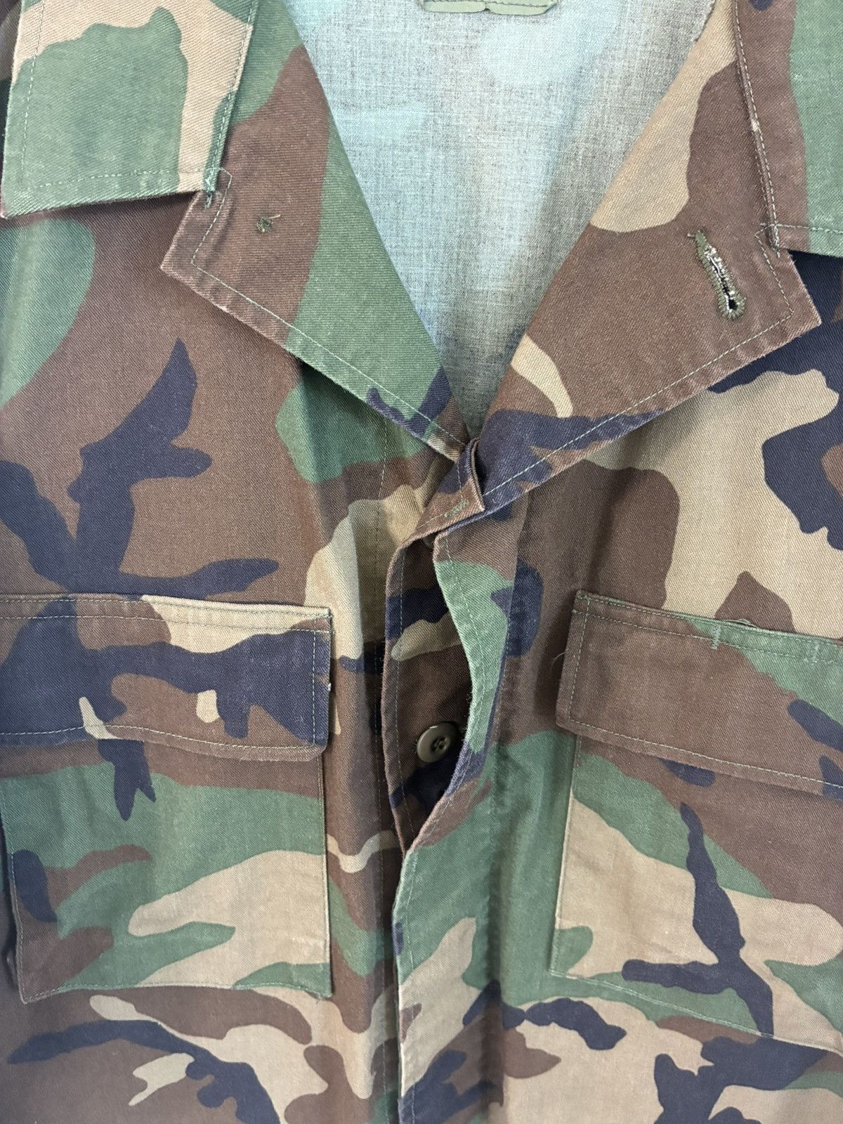 Vintage Vintage Woodland Camo Army Overshirt Jacket Size US L / EU 52-54 / 3 - 5 Thumbnail
