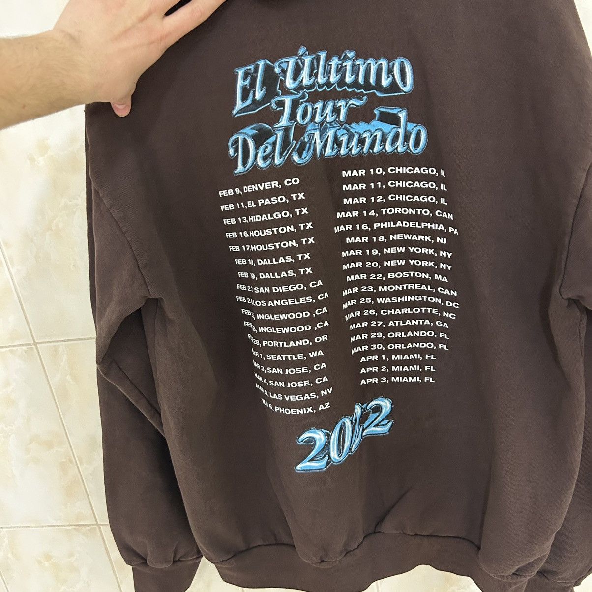 Vintage EL ÚLTIMO TOUR DEL MUNDO 2022 Hoodie Size US XXL / EU 58 / 5 - 11 Thumbnail