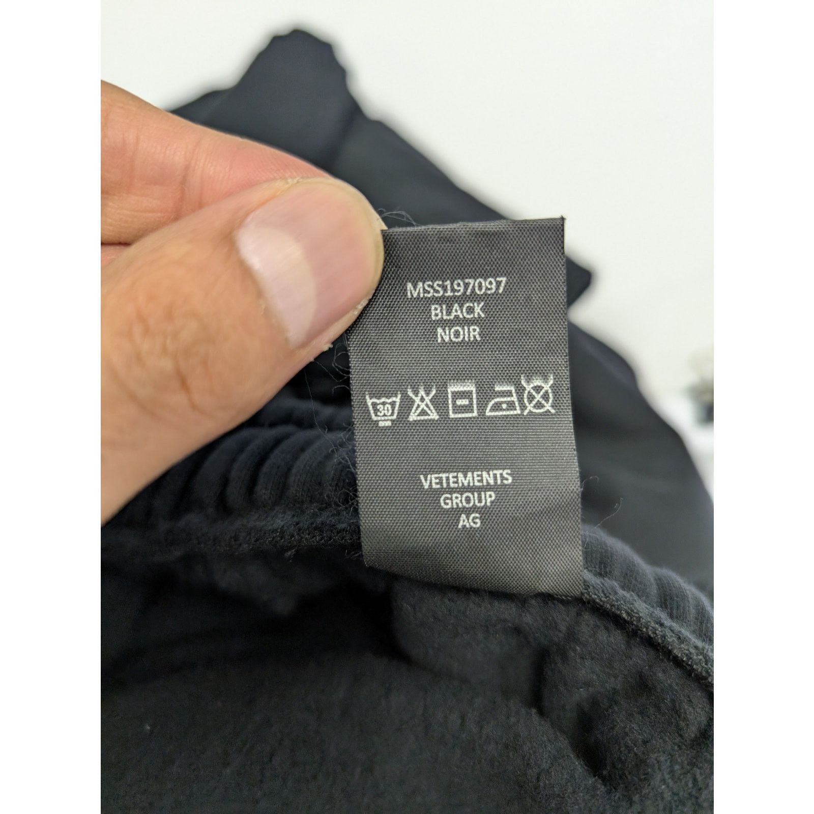Vetements o1rshd1 Sweatpants / Joggers in Noir Size US 30 / EU 46 - 14 Thumbnail
