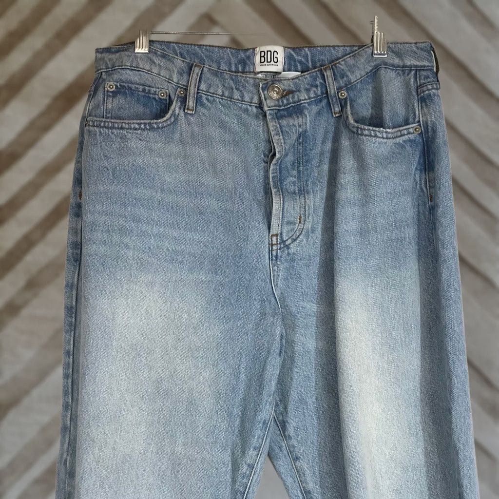Urban Outfitters BDG Urban Outfitters Slim Straight Jeans Women Size 31 Light Wash Ripped Size 24" / US 00 / IT 34 - 1 Thumbnail
