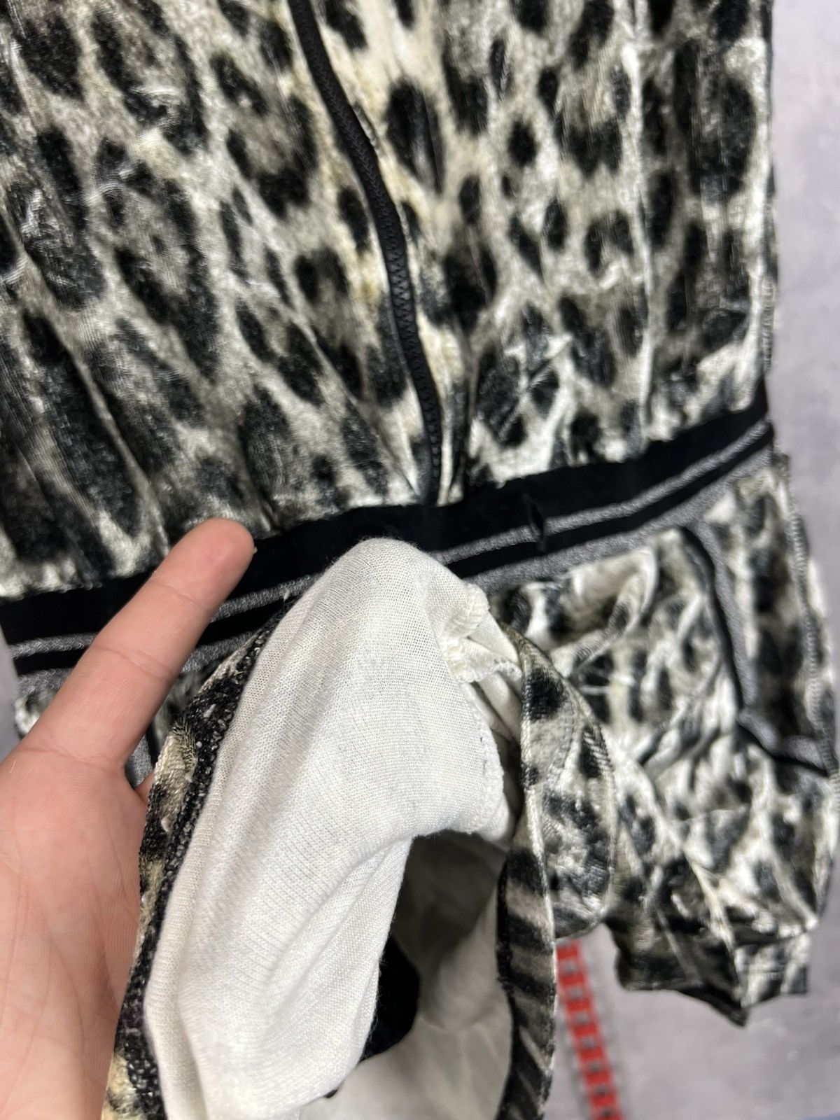 Roberto Cavalli ROBERTO CAVALLI- ANIMAL PRINT- SIGNATURE- JUMPSUIT SZ 42 Size 28" / US 6 / IT 42 - 7 Thumbnail