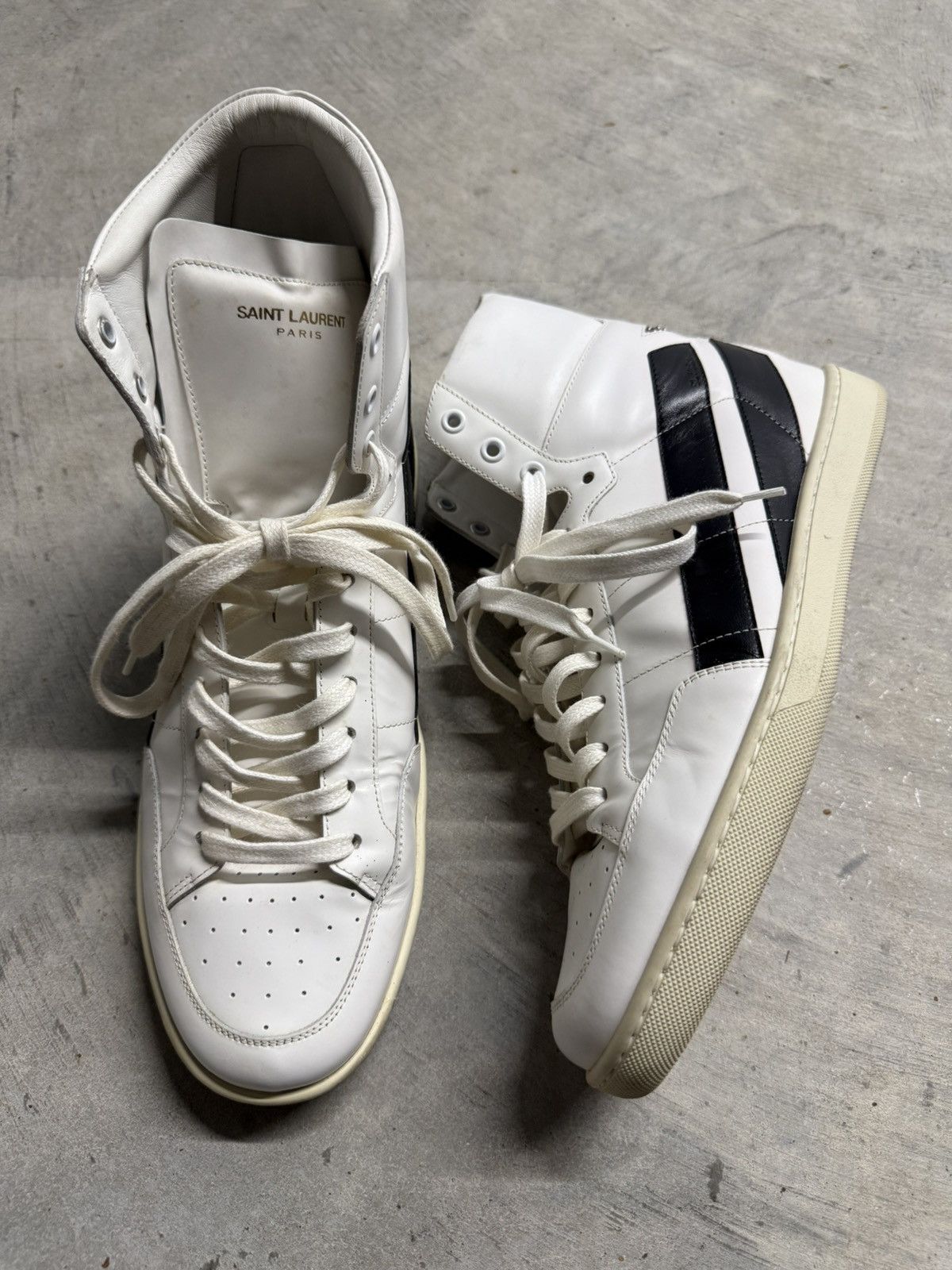 Pre-owned Saint Laurent Sl/36h Studded Star Sneakers In White