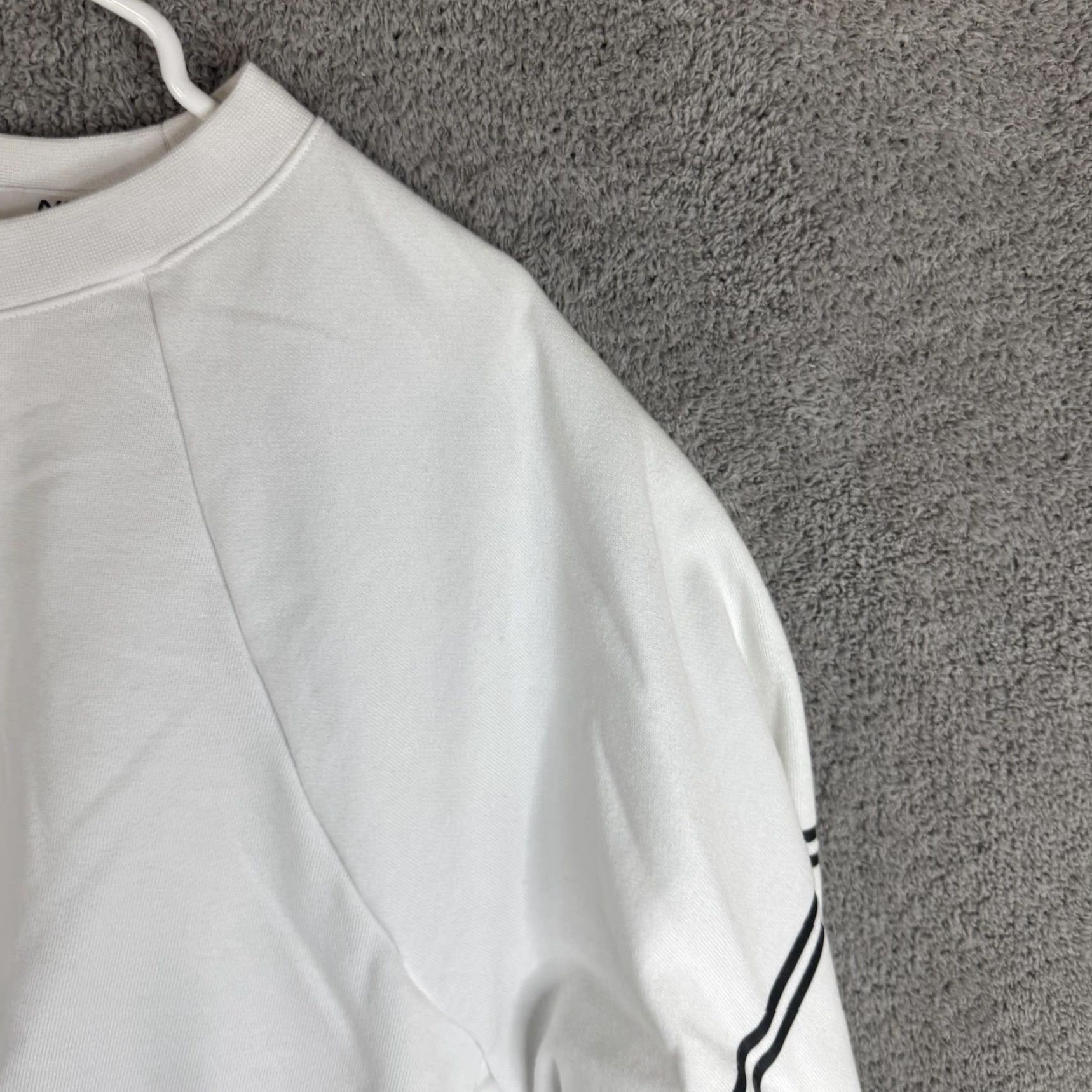Nike Nike Dri-FIT Sweatshirt Womens Medium White Cropped Crewneck Pullover Logo Stripes Athletic Sports Size M / US 6-8 / IT 42-44 - 4 Thumbnail