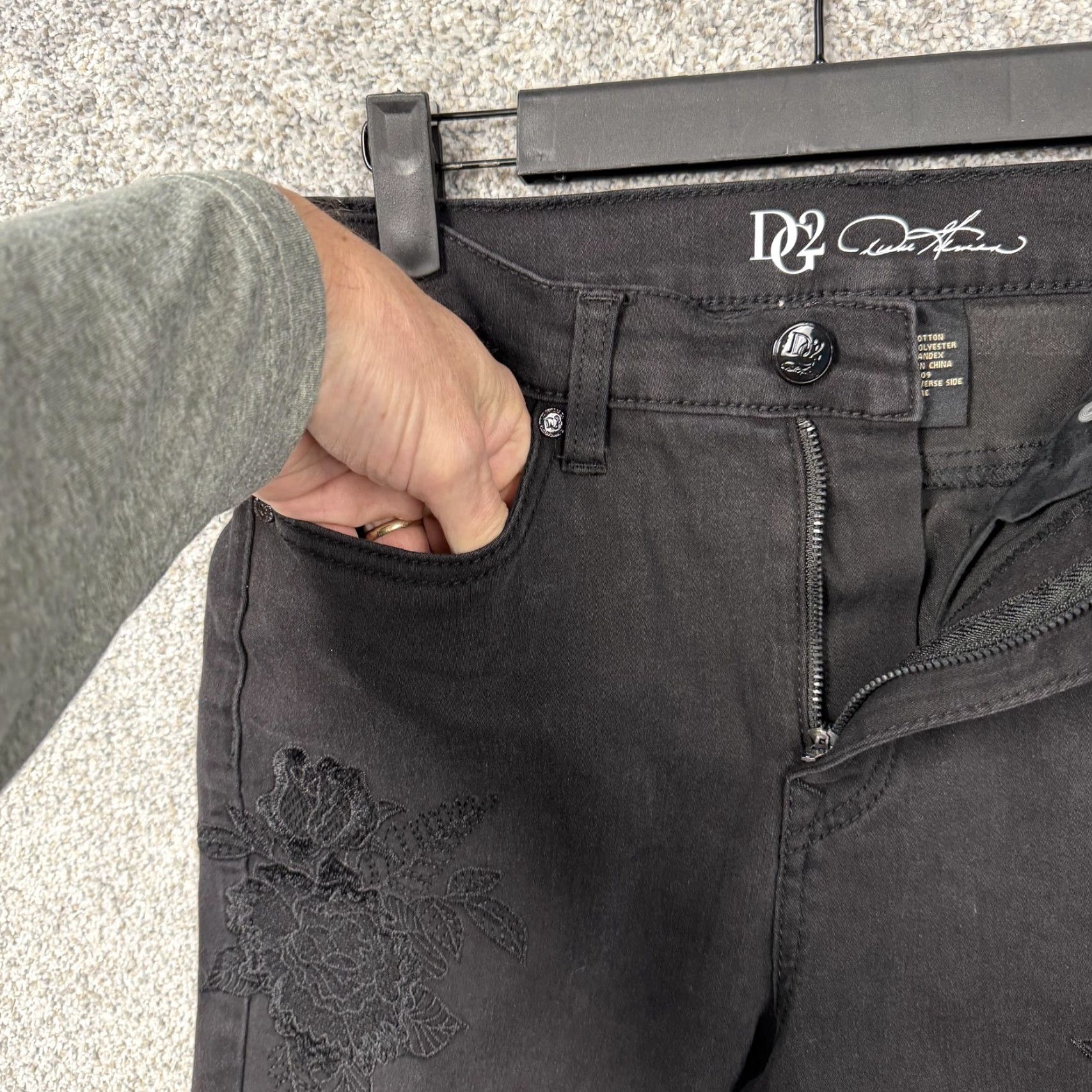 Denime DG2 by Diane Gilman Jeans Womens 8 29x29 Black Floral Embroidered Skinny Denim Jeans Size 30" / US 8 / IT 44 - 7 Thumbnail
