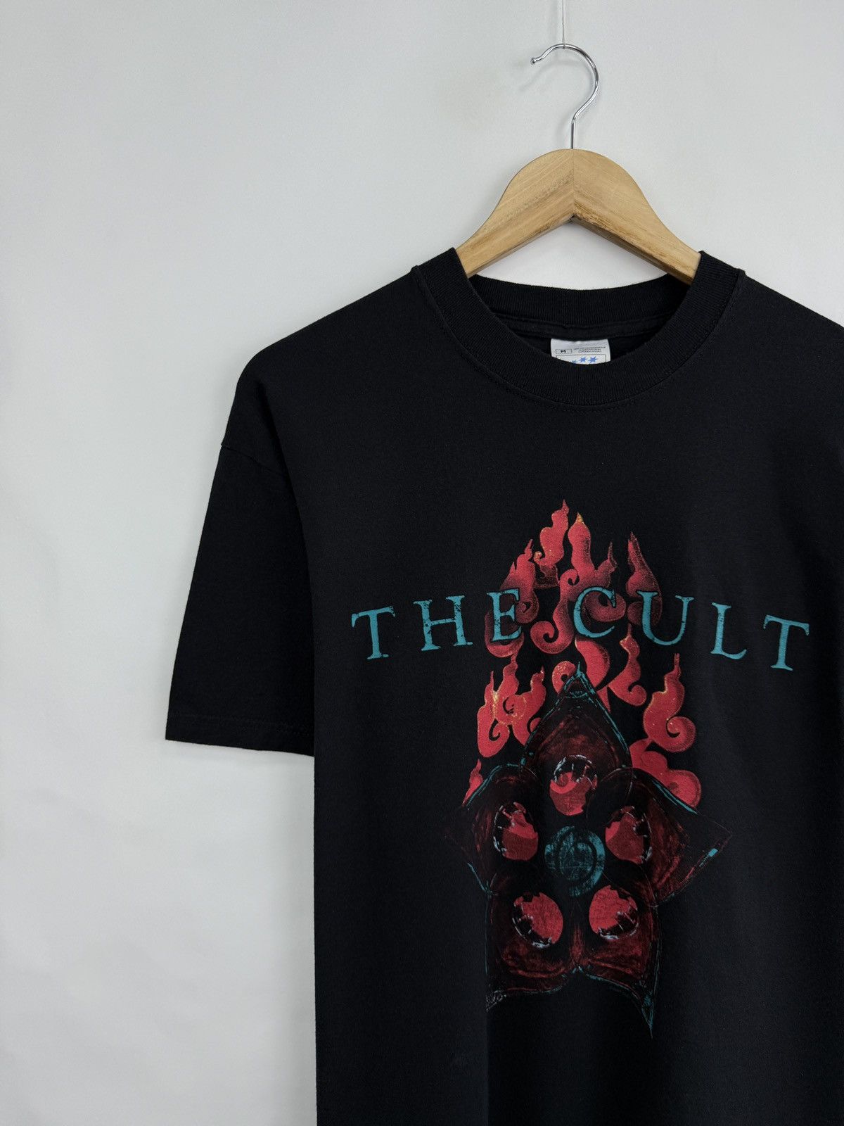 Fruit Of The Loom 🇬🇧 Vintage 2001 The CULT Beyond Good and Evil World Tour Tee Size US M / EU 48-50 / 2 - 4 Thumbnail