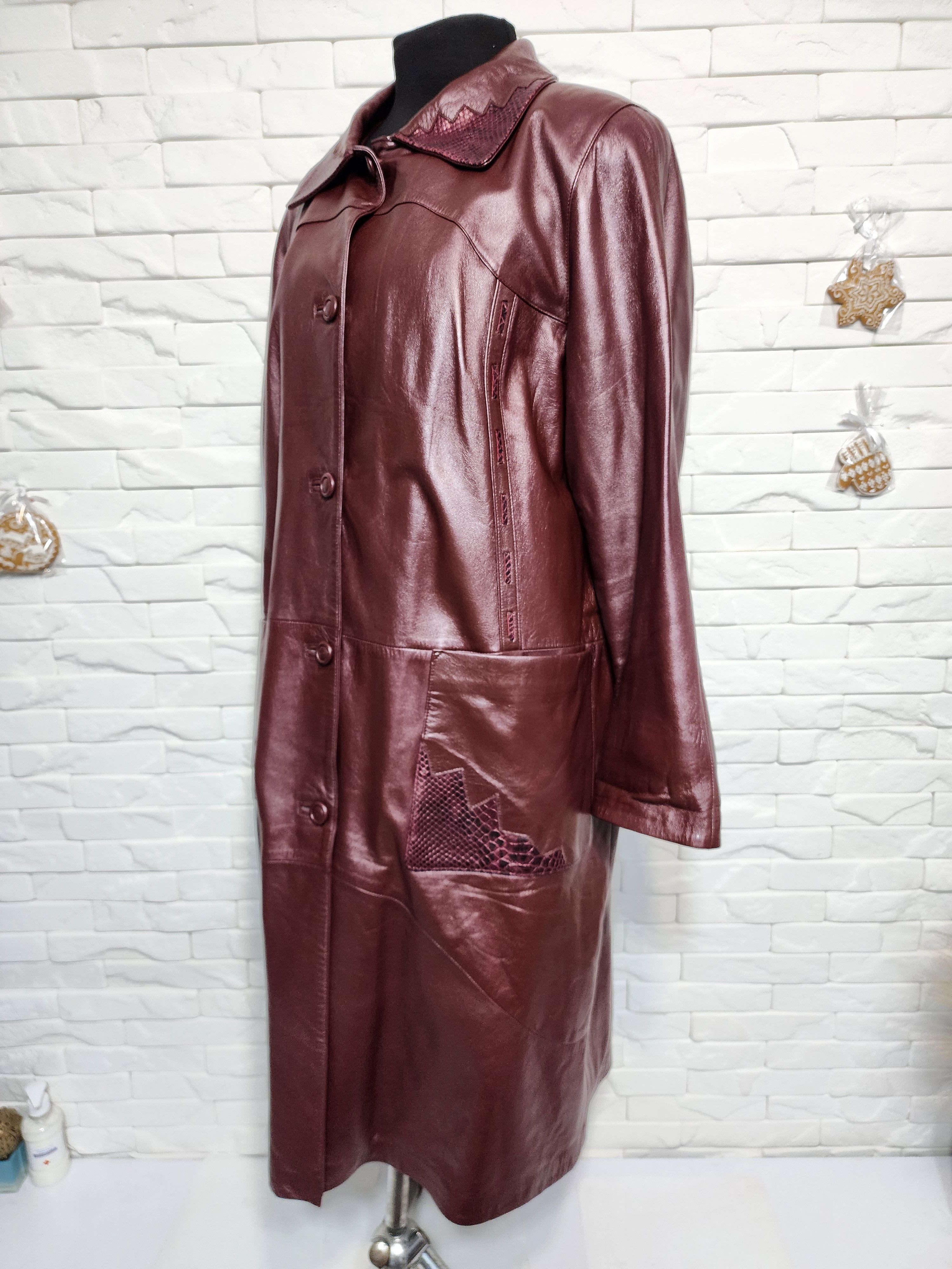 Uniqlo Burgundy Leather Raincoat: Women's Long Leather Jacket Size 3XL / US 20-22 - 2 Thumbnail