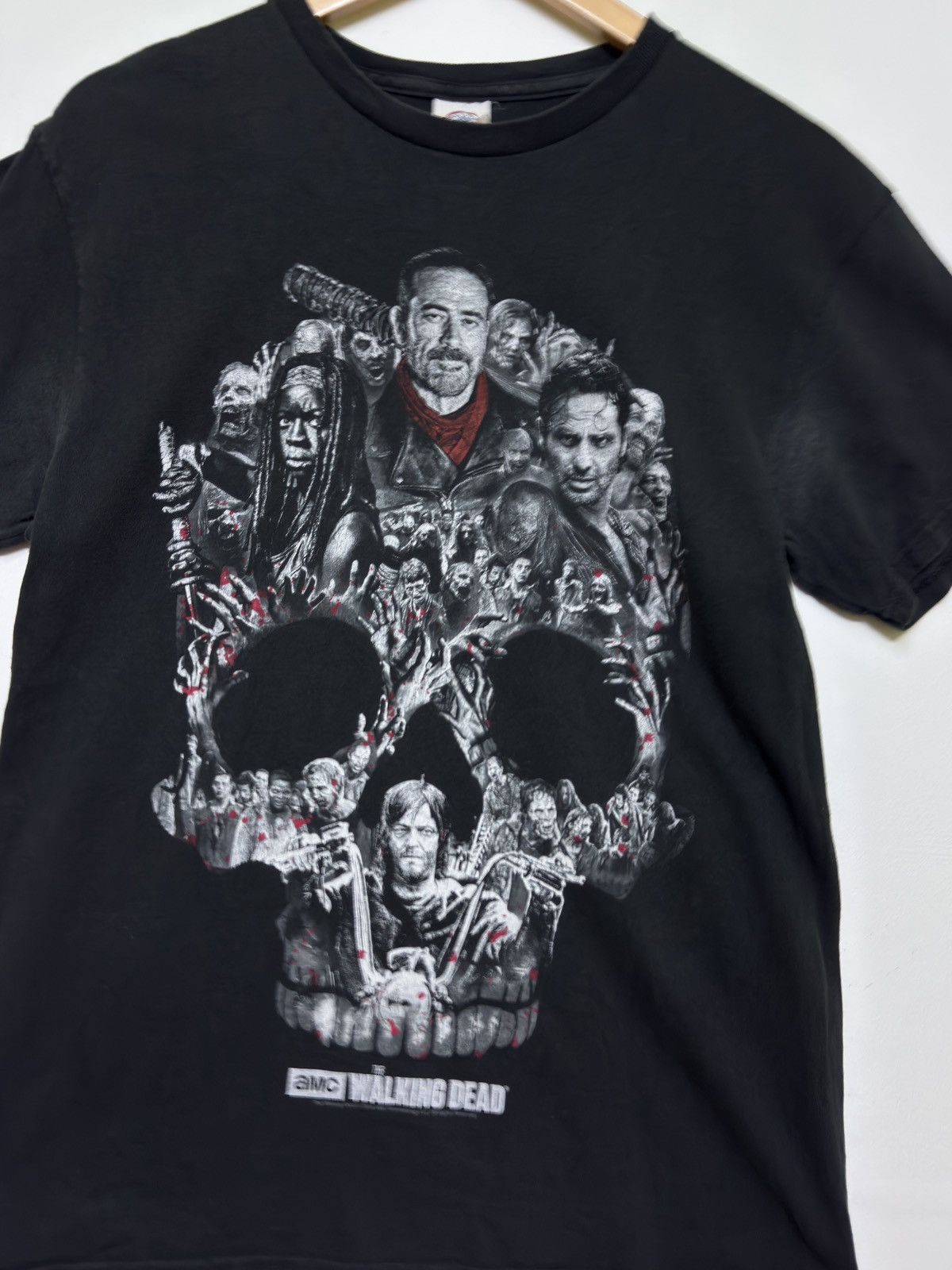 Vintage Vintage Walking Dead Graphic Tee Skull / 2016 Size US S / EU 44-46 / 1 - 5 Thumbnail