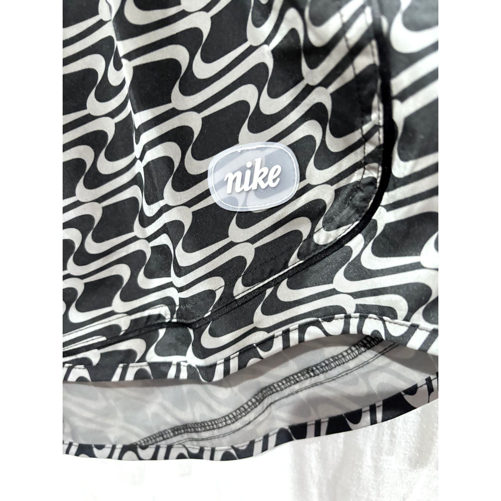 Nike NIKE Black & Gray Dri-FIT Tempo Icon Clash Running Shorts Size 32" / US 10 / IT 46 - 4 Thumbnail