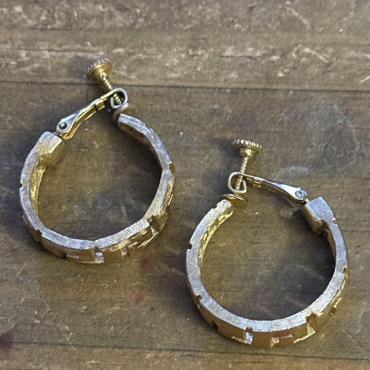 Vintage Vintage Napier gold tone Greek key screw back hoop earrings Size ONE SIZE - 7 Thumbnail