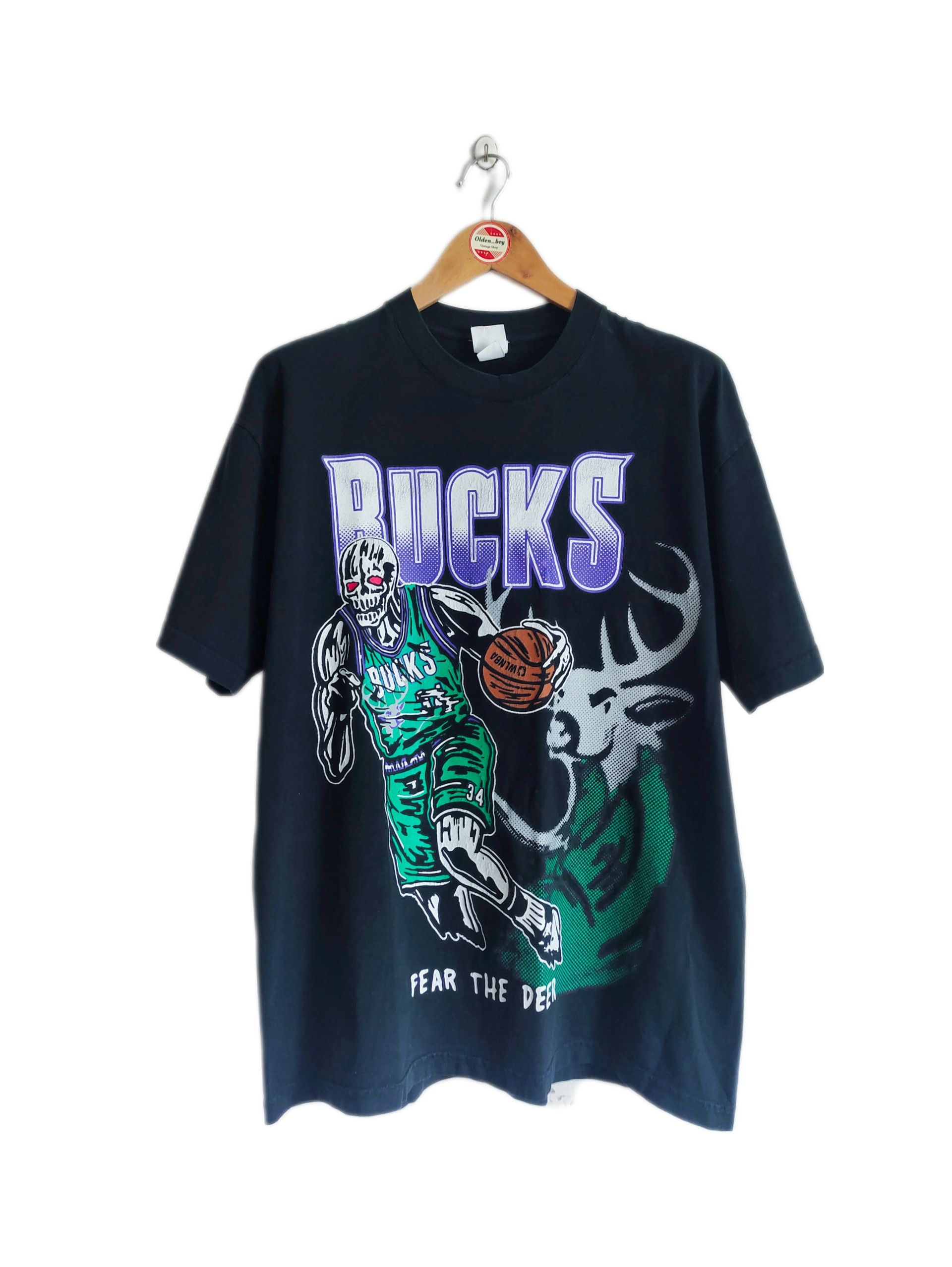 Vintage Vintage Milwaukee Bucks Skeleton 2000s t-shirt Size US L / EU 52-54 / 3 - 1 Thumbnail