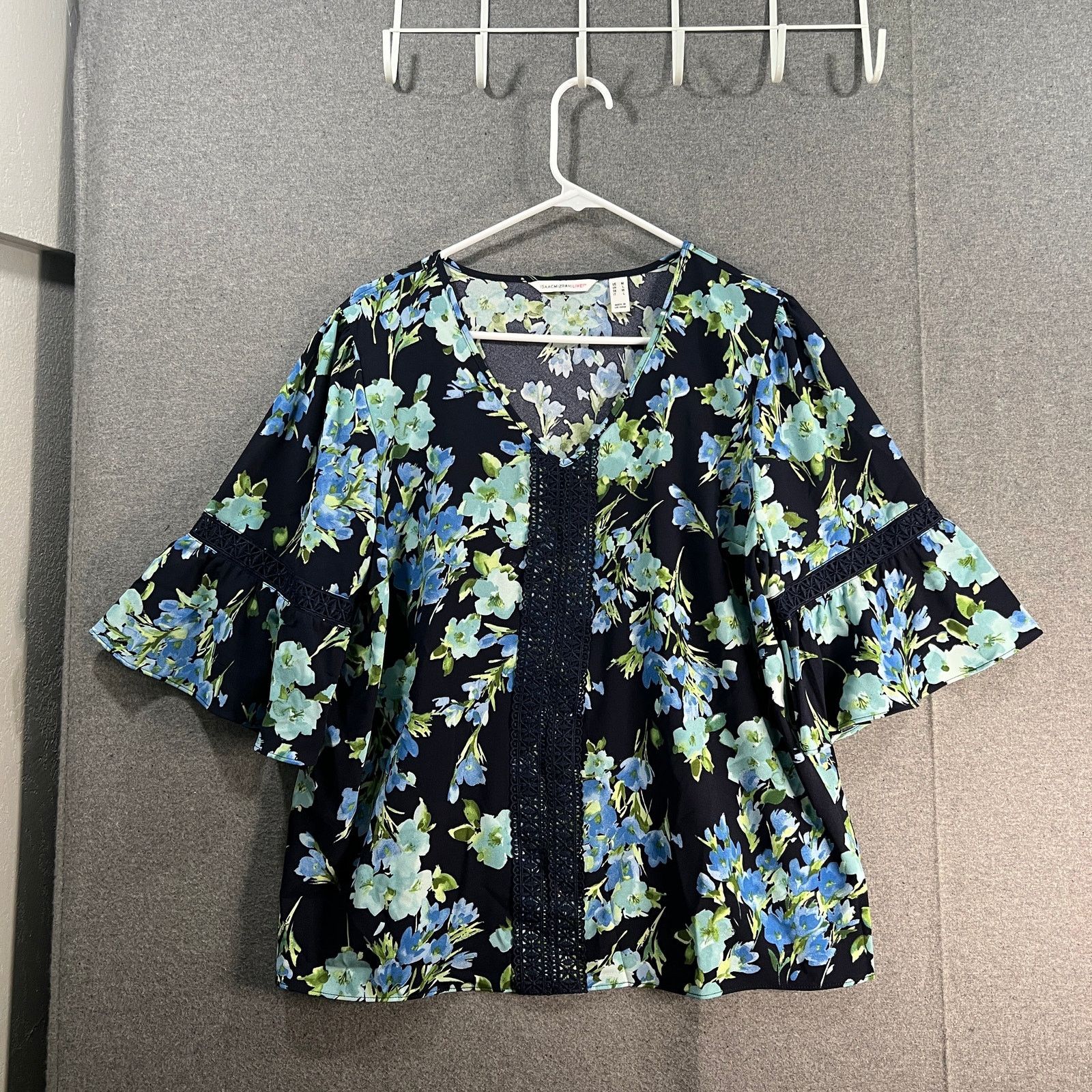 Isaac Mizrahi Isaac Mizrahi Live! Printed Stretch Crepe Blouse Size M / US 6-8 / IT 42-44 - 1 Thumbnail