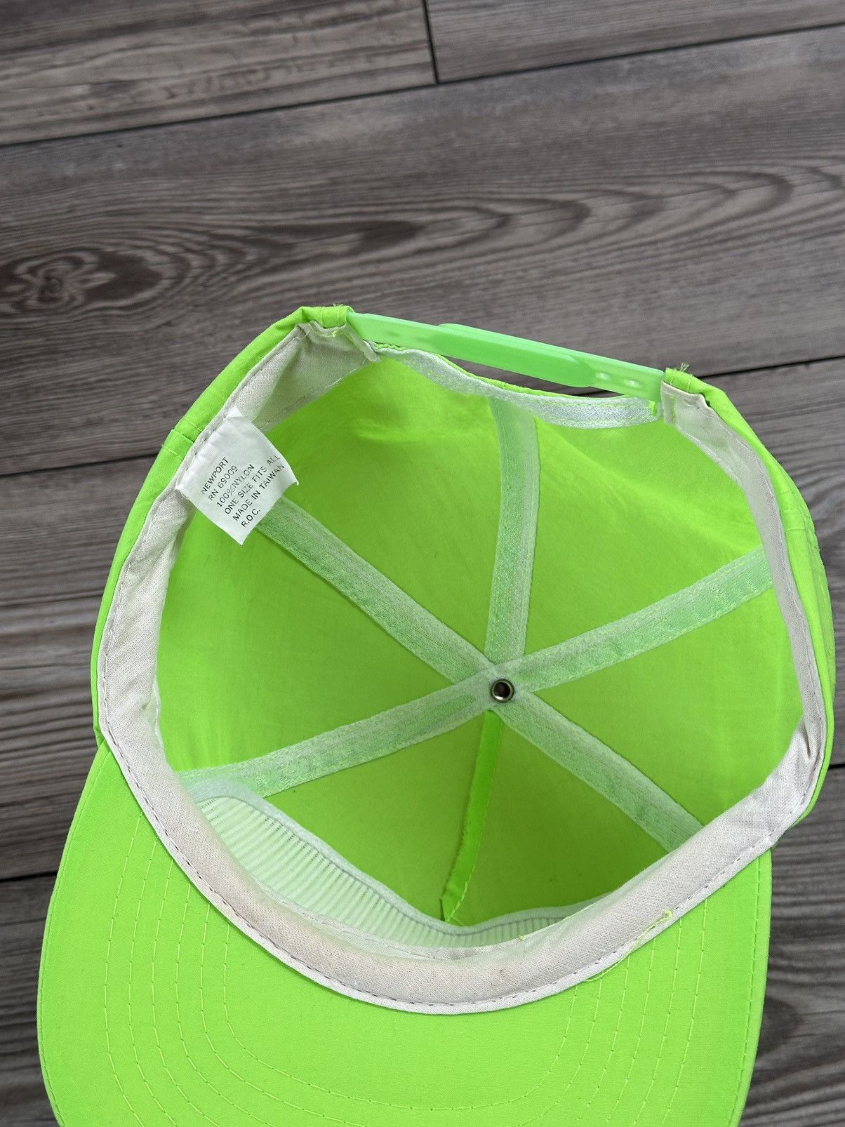Vintage Vintage 90’s Neon Newport Cigarettes Nylon Snapback Size ONE SIZE - 3 Thumbnail