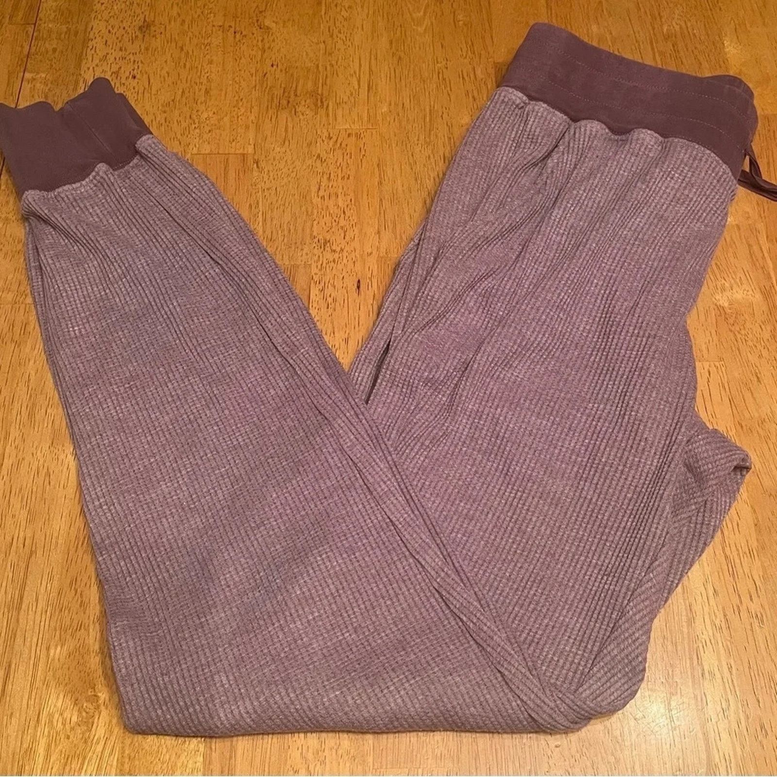 The Unbranded Brand Zyia Active purple ribbed leggings, size Small Size 28" / US 6 / IT 42 - 1 Thumbnail