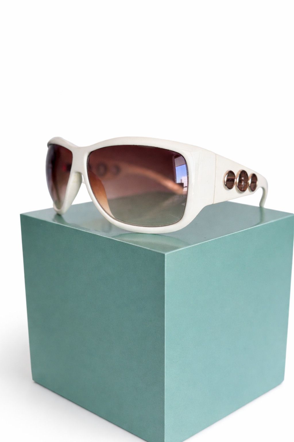 Yves Saint Laurent Vintage Saint Laurent YSL 6112/S White Oversized Sunglasses Size ONE SIZE - 3 Thumbnail