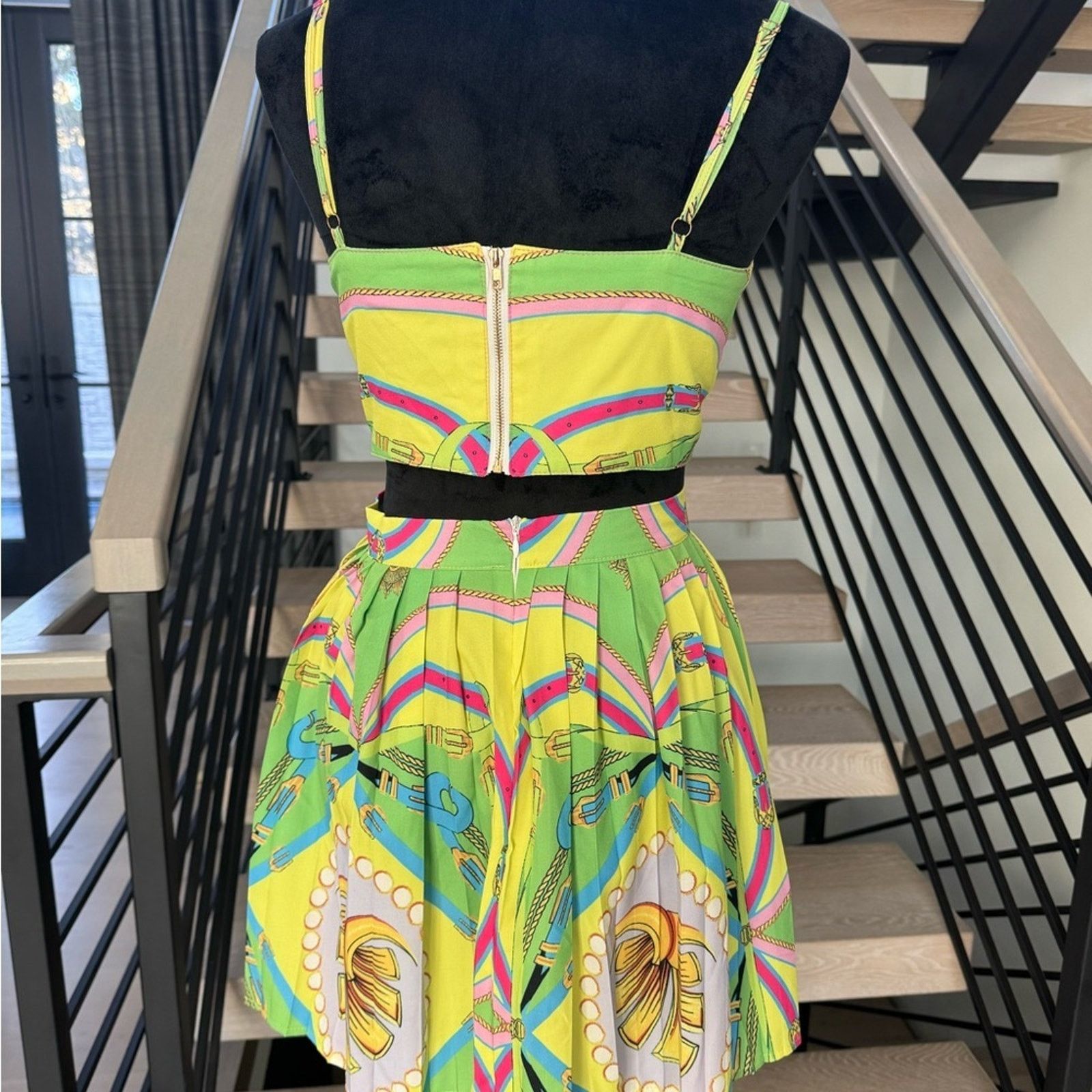 Other Vibrant Multicolor Pleated set. Top size M skirt size S Size S / US 4 / IT 40 - 8 Thumbnail