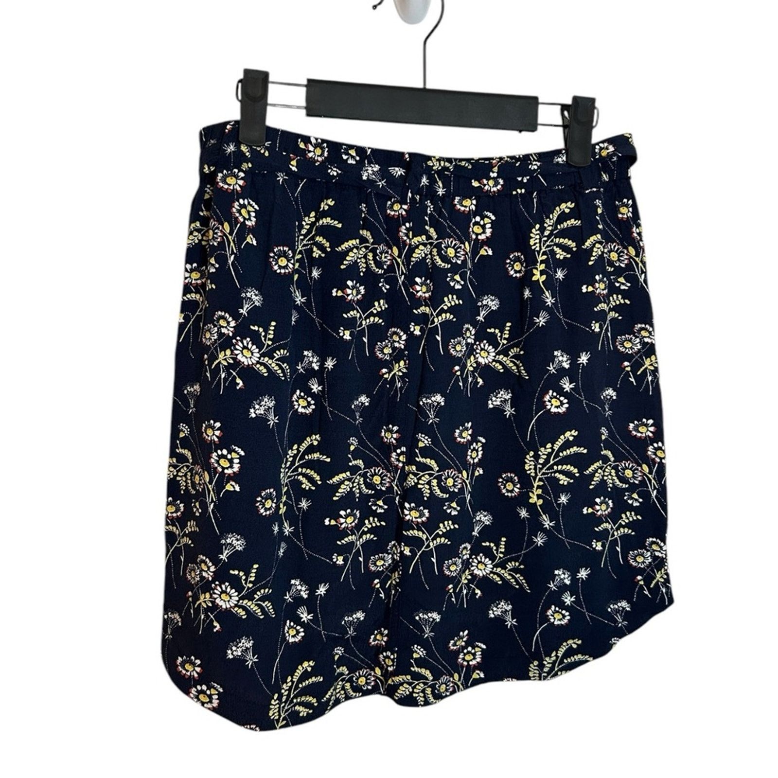 Loft Loft Navy Floral Button Front Belted Mini Skirt Size 27" / US 4 / IT 40 - 2 Thumbnail