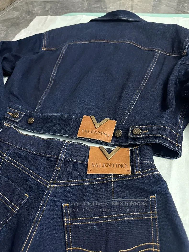 Valentino Valentino A cropped denim jacket with a dropped shoulder s Size M / US 6-8 / IT 42-44 - 3 Thumbnail