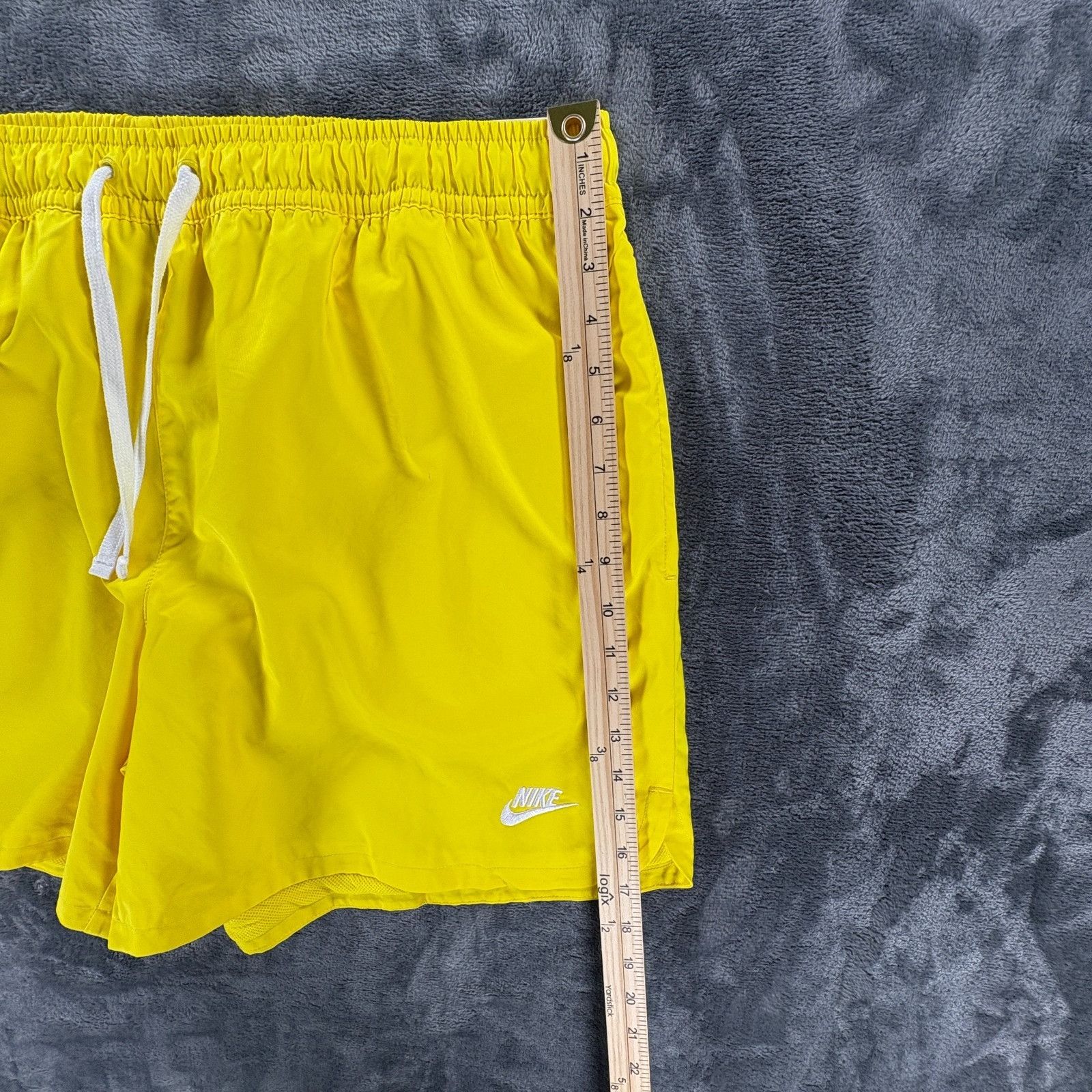 Nike Nike Men XXL Club Woven Lined Shorts Opti Yellow DM6829‑731 Size US 38 / EU 54 - 9 Thumbnail