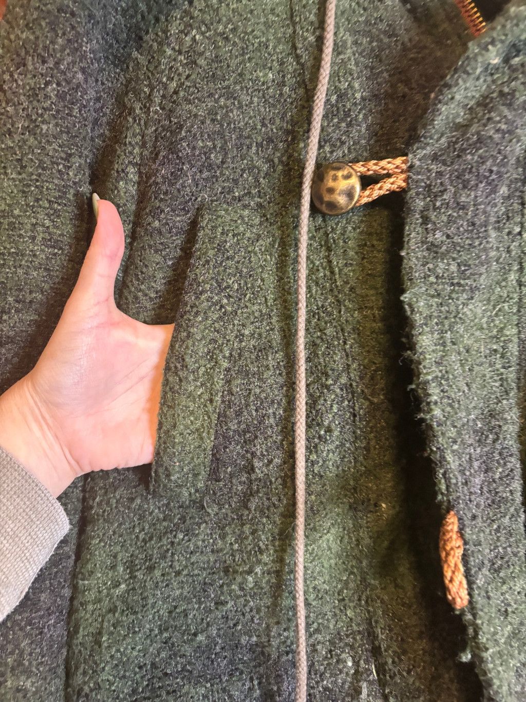 The Unbranded Brand Artisan de Luxe Toggle Coat Faux Fur Hood Green M Size US M / EU 48-50 / 2 - 17 Thumbnail