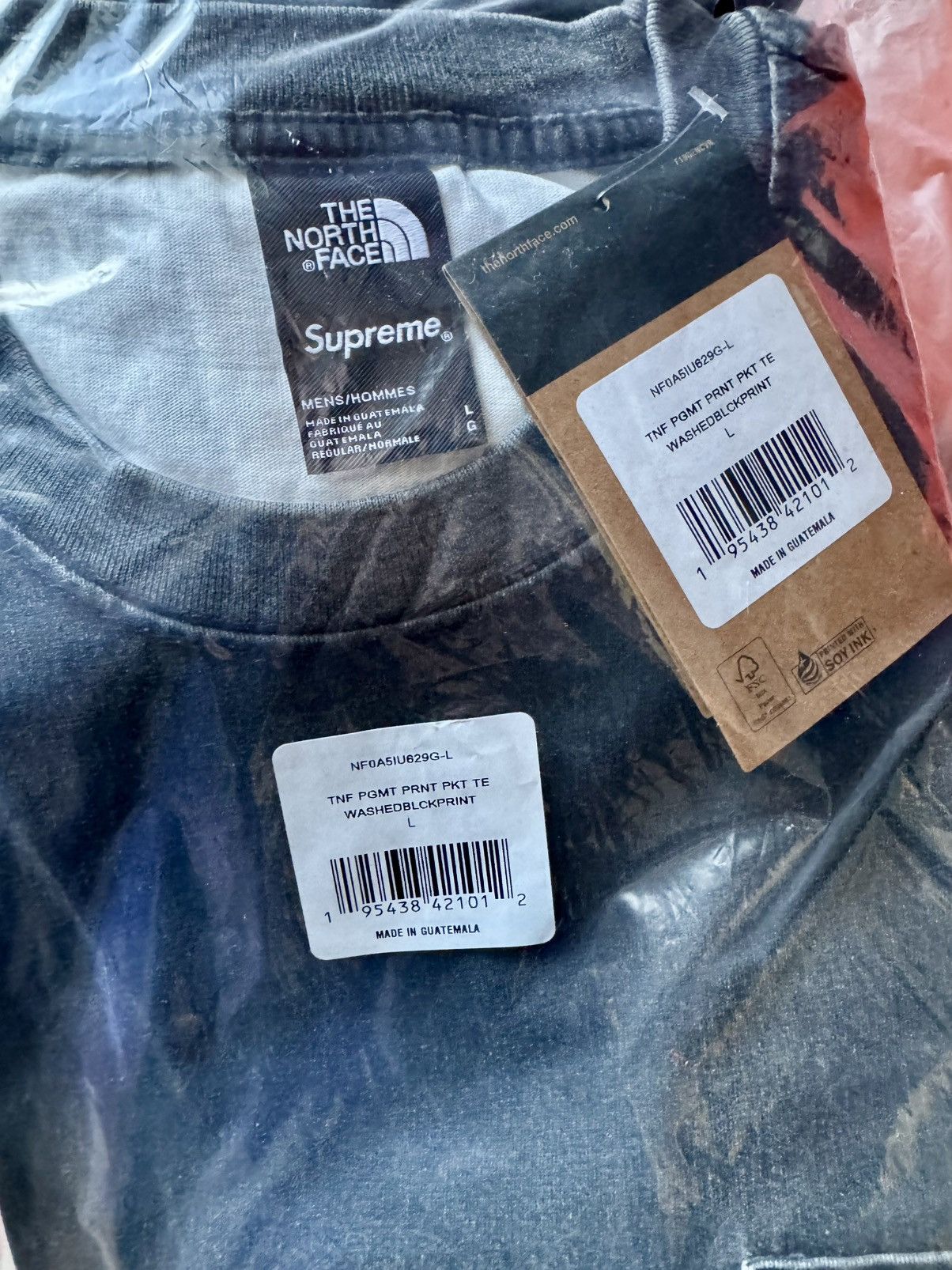 Supreme × The North Face Pigment Washed Pocket T Supreme X The North Face Tee Size US L / EU 52-54 / 3 - 3 Thumbnail