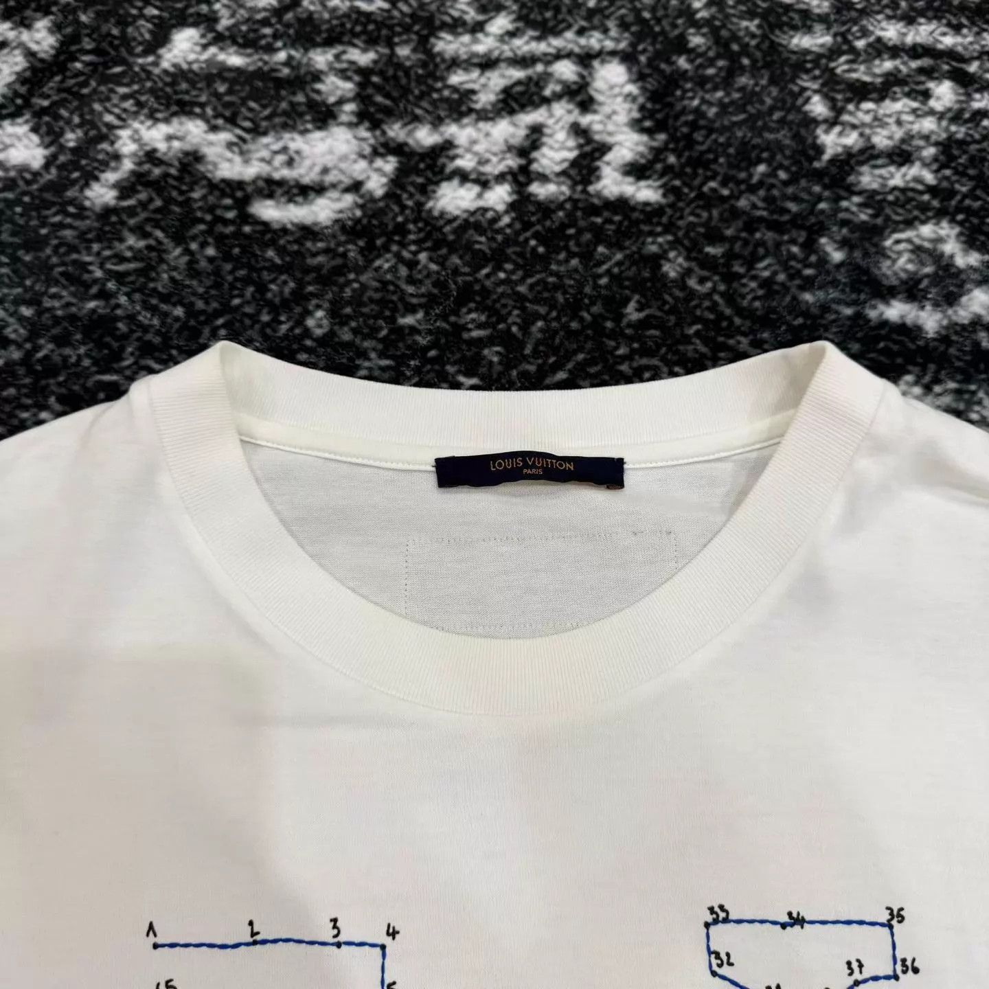 Louis Vuitton Louis Vuitton Embroidered LV Short Sleeve 4L Size US XXL / EU 58 / 5 - 2 Thumbnail