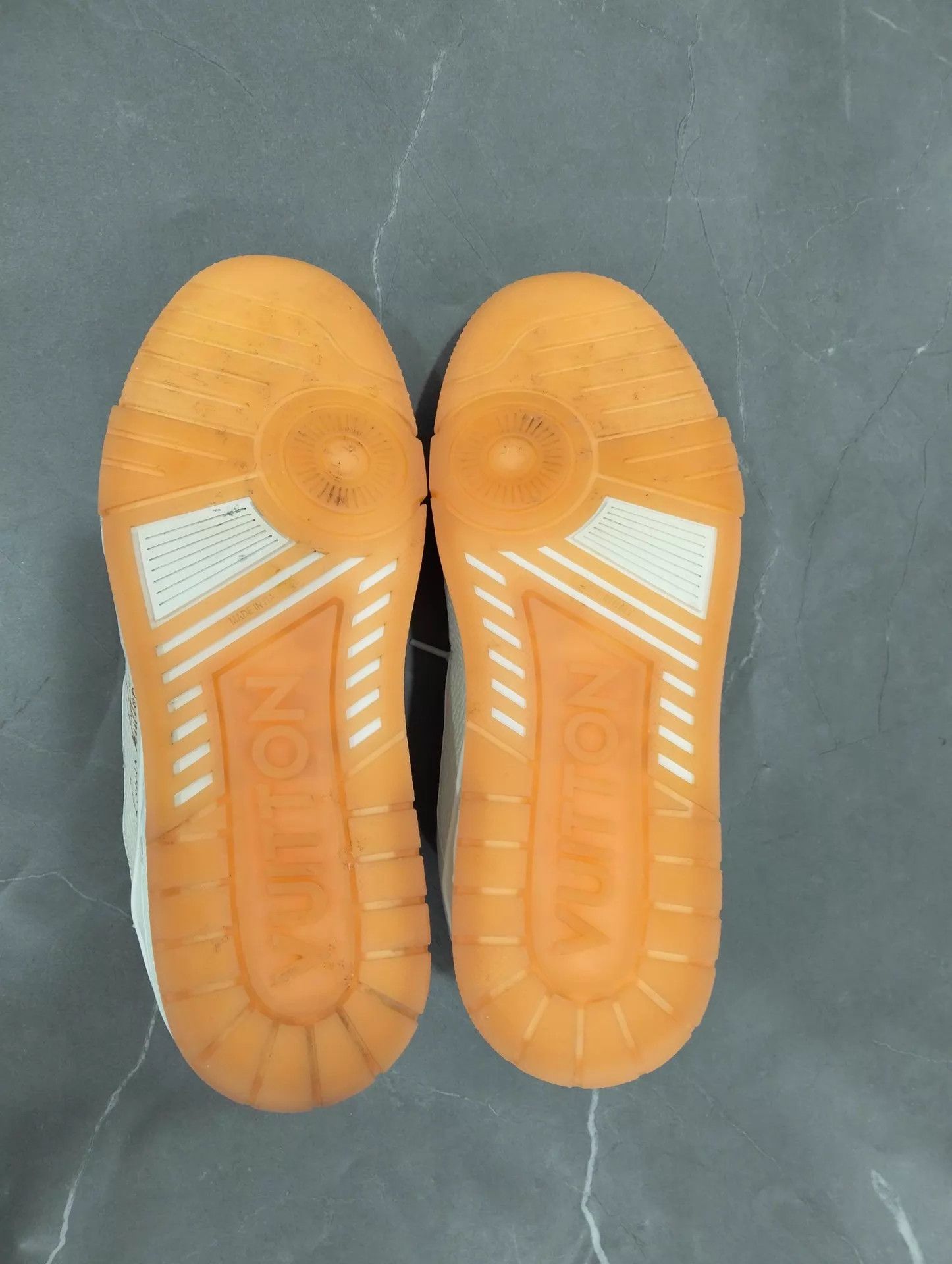Louis Vuitton Louis Vuitton Trainer White Orange Rivets 39 (95 New) Size US 8.5 / EU 41-42 - 6 Thumbnail