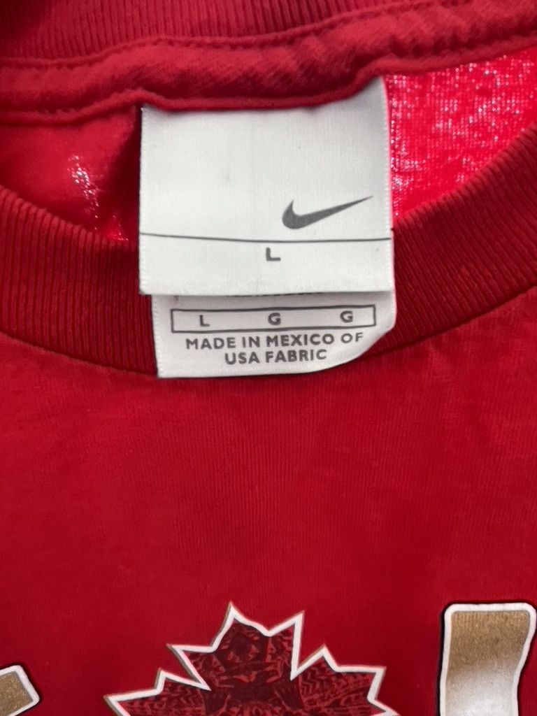 Nike Vintage Team Canada 2010 Olympics Tee Size US L / EU 52-54 / 3 - 3 Thumbnail