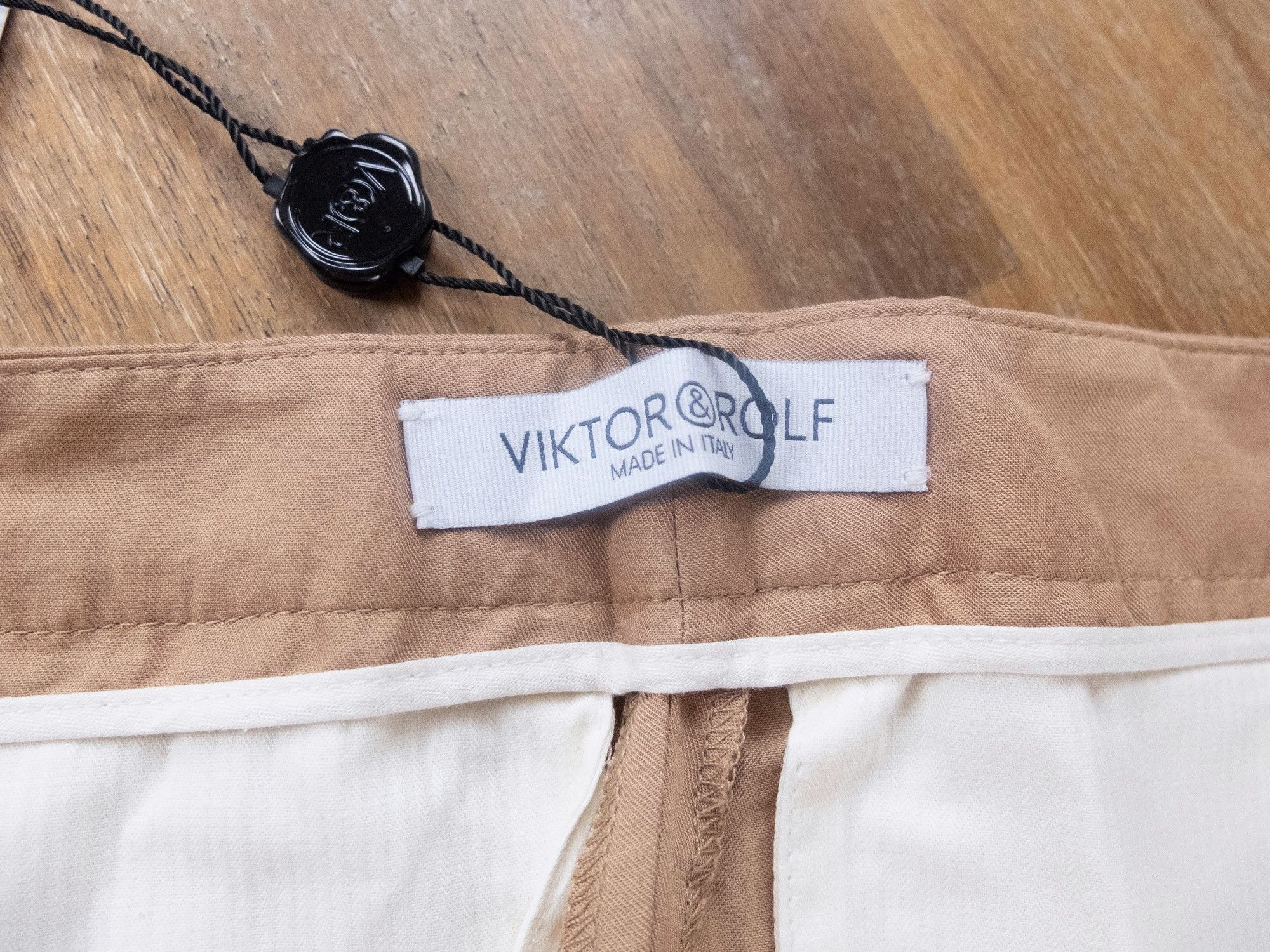 Viktor & Rolf VIKTOR & ROLF beige linen belted cropped short pants 8 44 Size 30" / US 8 / IT 44 - 8 Thumbnail