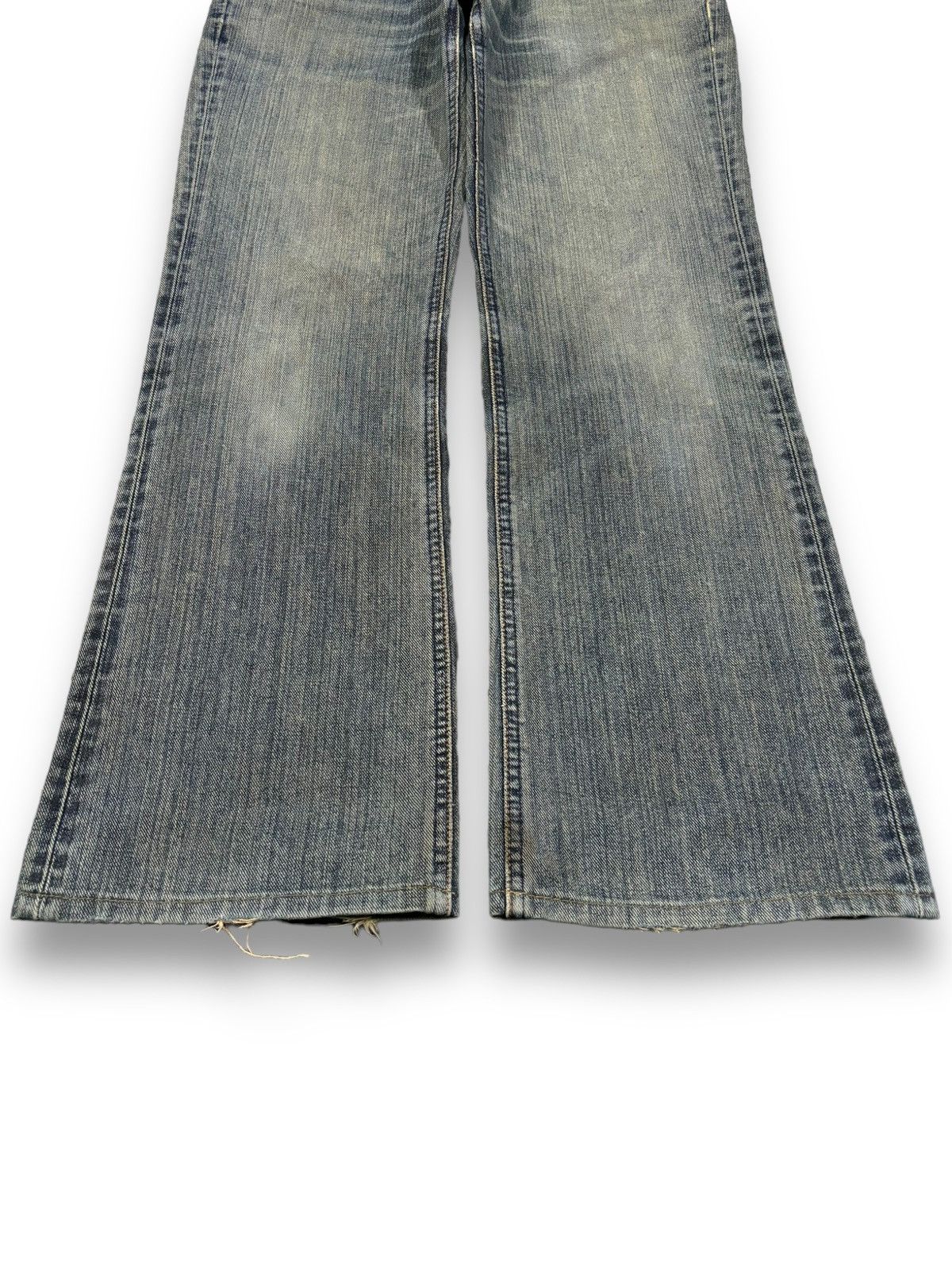 Lee Vintage 90s Lee Flare Bell Bottom Distressed Jeans Size US 30 / EU 46 - 8 Thumbnail