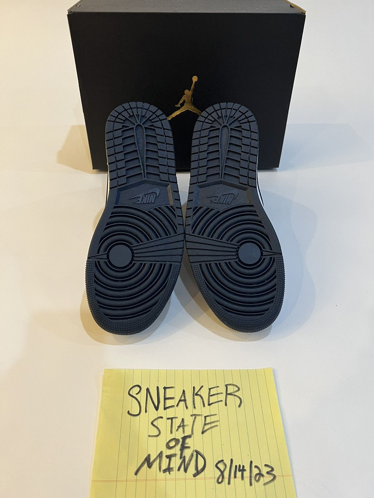 Jordan Brand × Nike BRAND NEW AIR JORDAN 1 MID “ARMORY NAVY” SIZE 8.5 SHIPS FAST Size US 8.5 / EU 41-42 - 6 Thumbnail