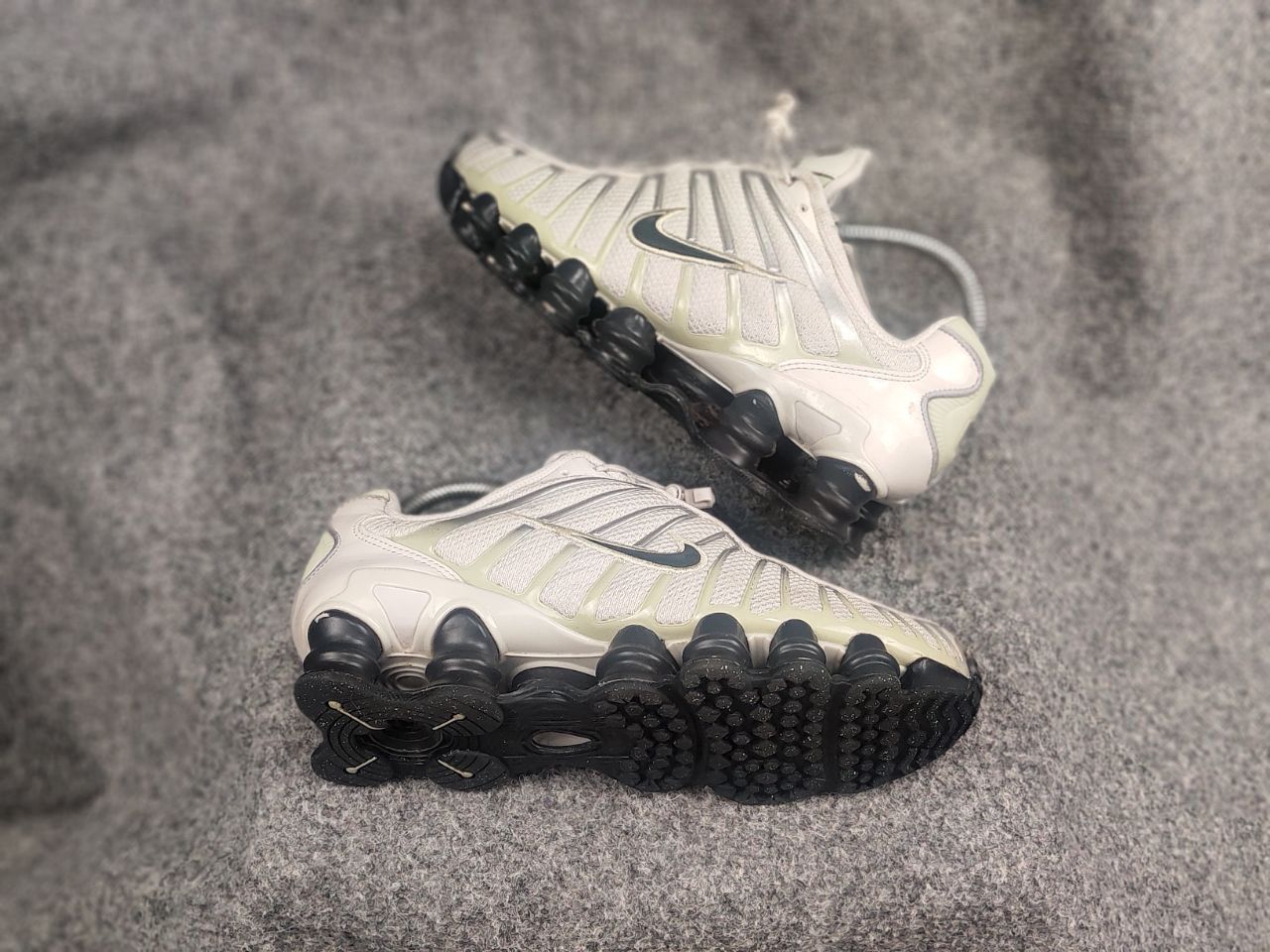 Nike Nike Shox TL Light Bone Off Noir-Olive Sneakers Vintage Y2K Size US 7.5 / IT 37.5 - 3 Thumbnail